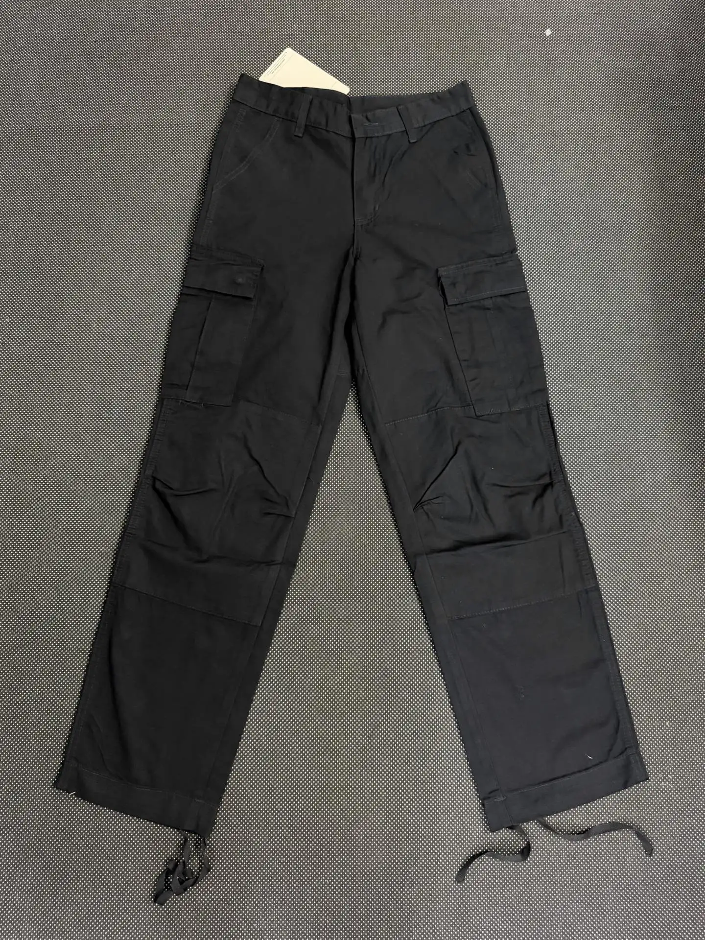 Relaxed-Fit Multi-Pocket Cargo Trousers D19023134