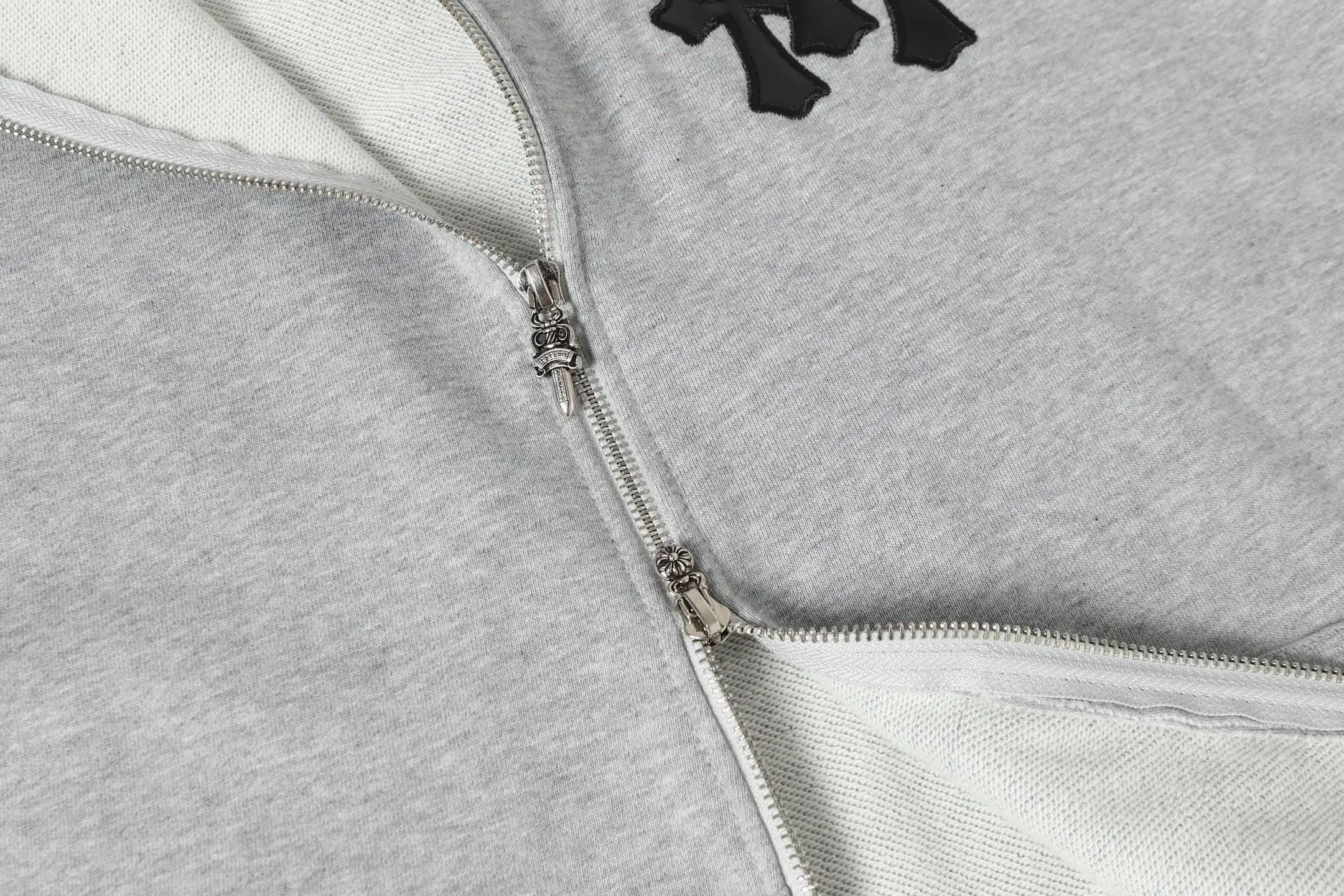Cross Patch Zip-Up Hoodie D15013987 — view 9