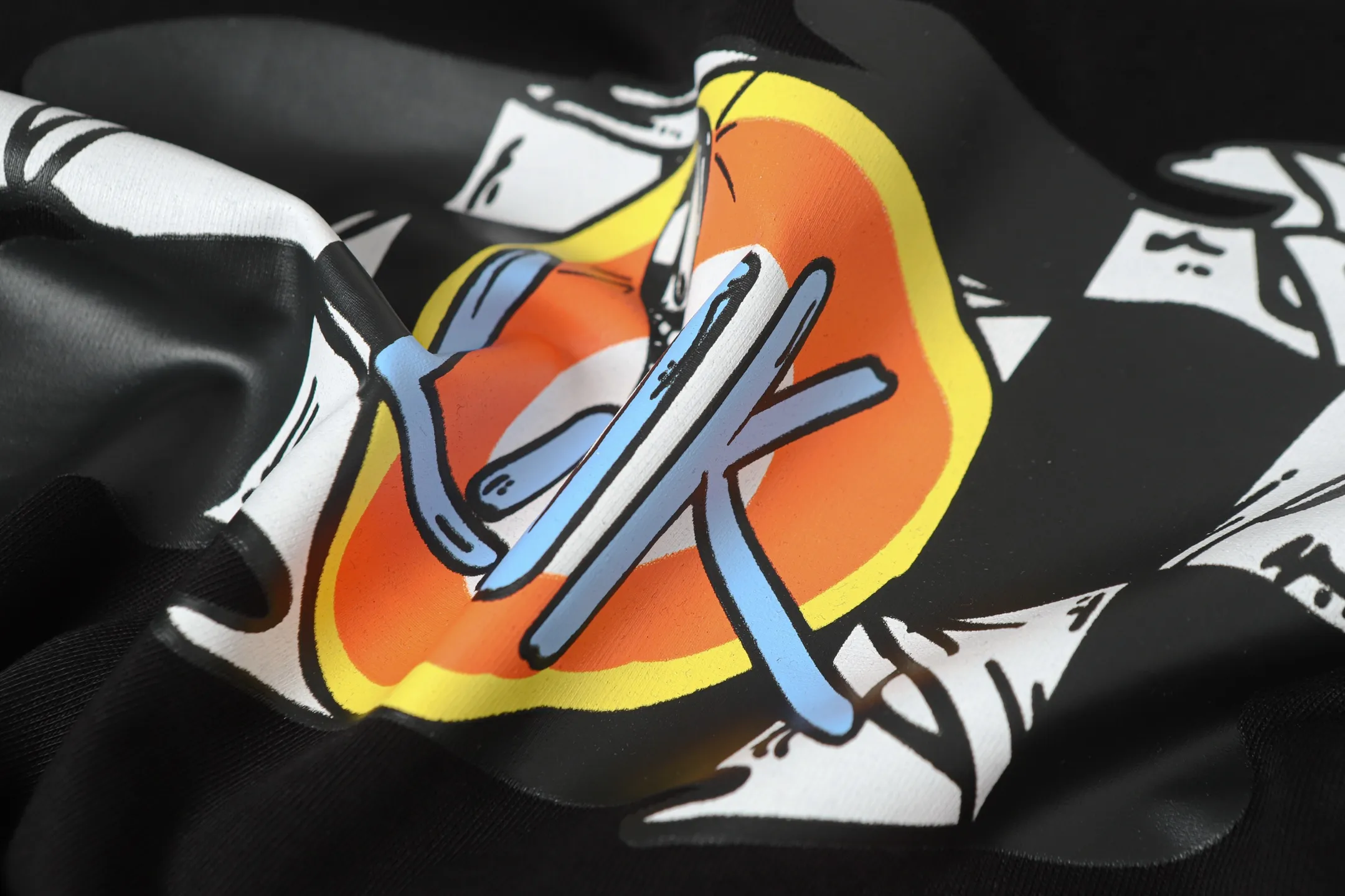 Graffiti Print Long-Sleeve T-Shirt D10013901 — view 12