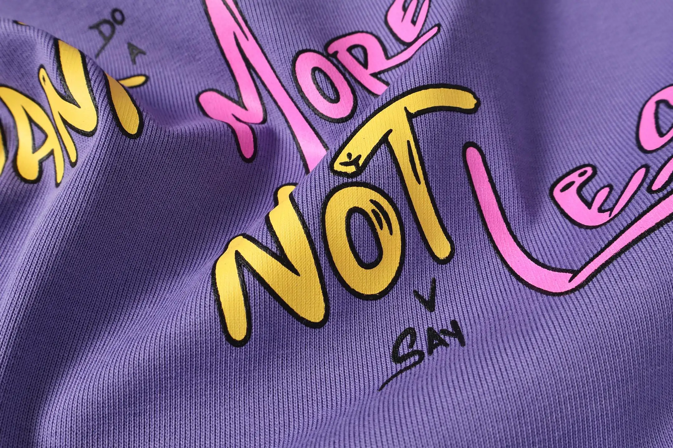 Graffiti Print Long-Sleeve Pocket T-Shirt D10013977 — view 9