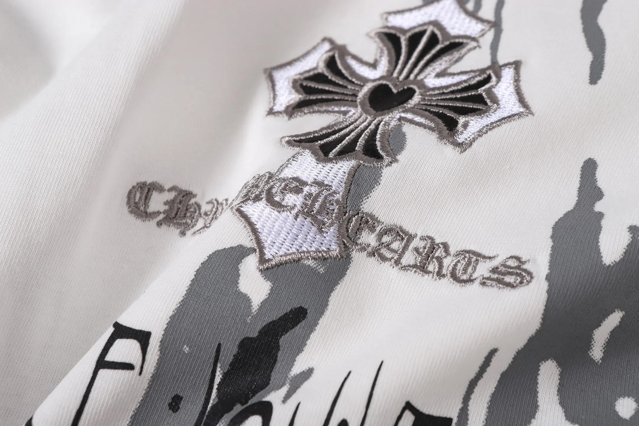 Chrome Hearts Cross Graphic Embroidered T-Shirt D11014099 — view 7
