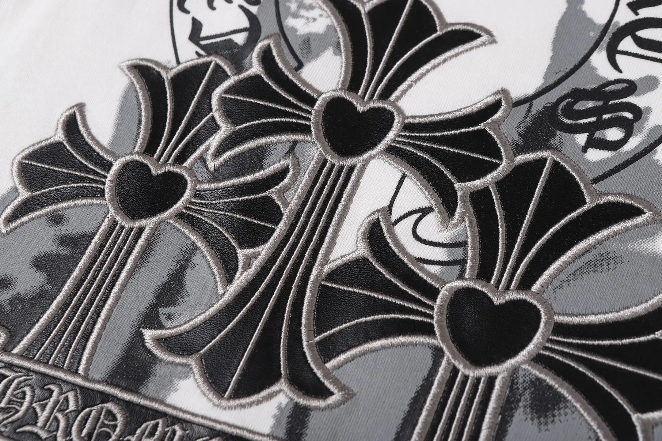 Chrome Hearts Cross Graphic Embroidered T-Shirt D11014099 — view 9