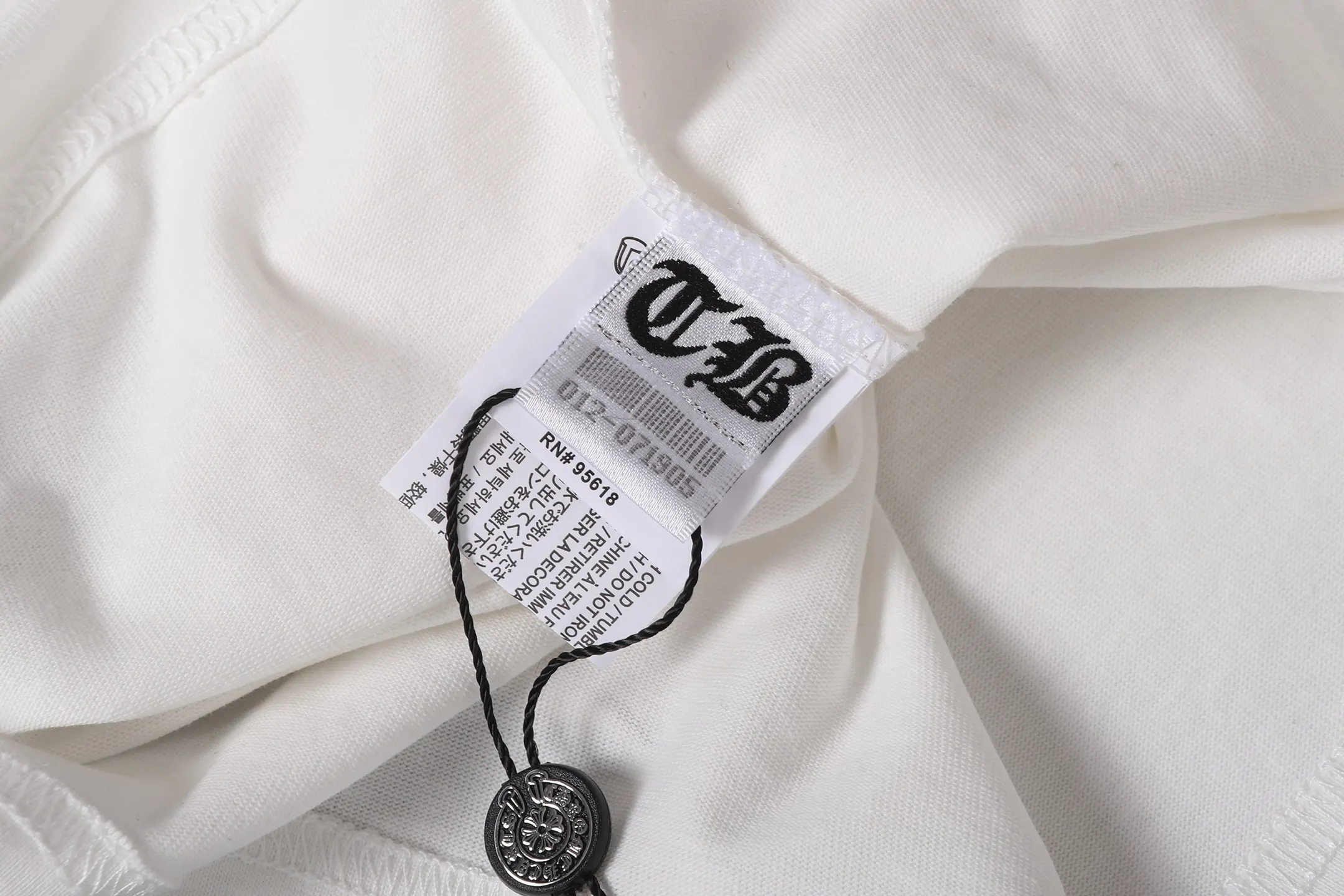 Chrome Hearts Cross Graphic Embroidered T-Shirt D11014099 — view 12