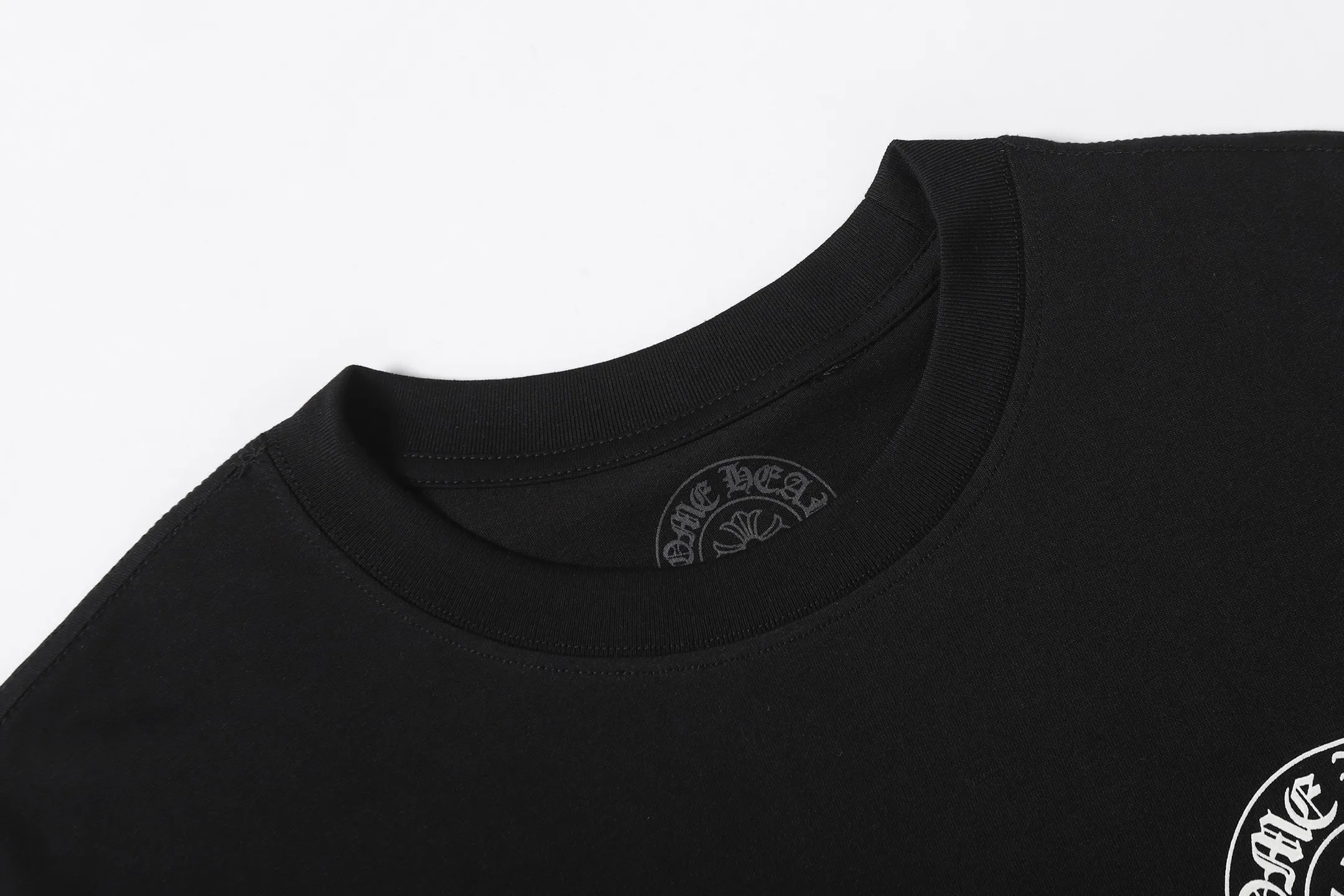 Horseshoe Logo Glow-in-the-Dark T-Shirt D10014108 — view 4
