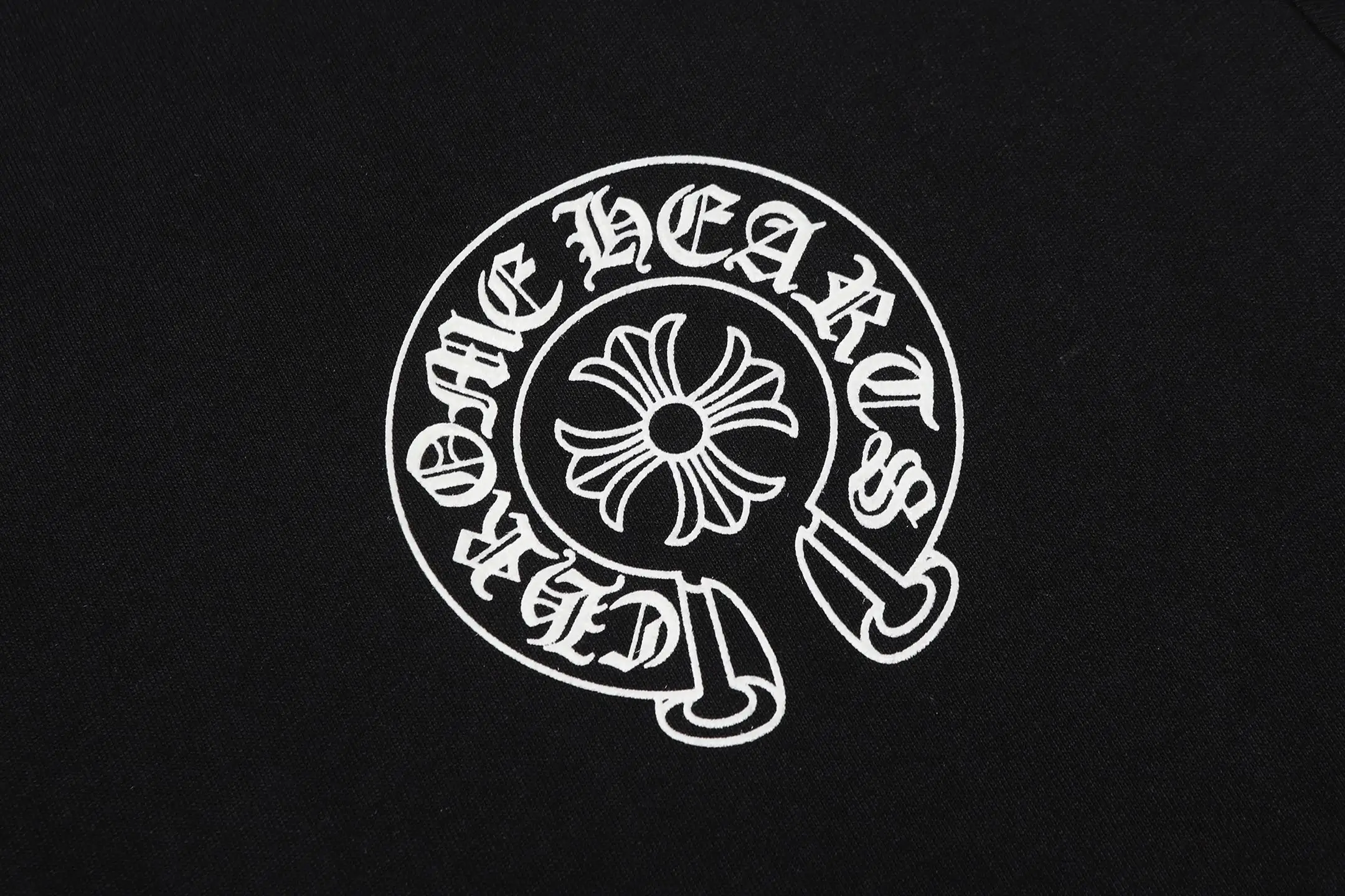 Horseshoe Logo Glow-in-the-Dark T-Shirt D10014108 — view 6