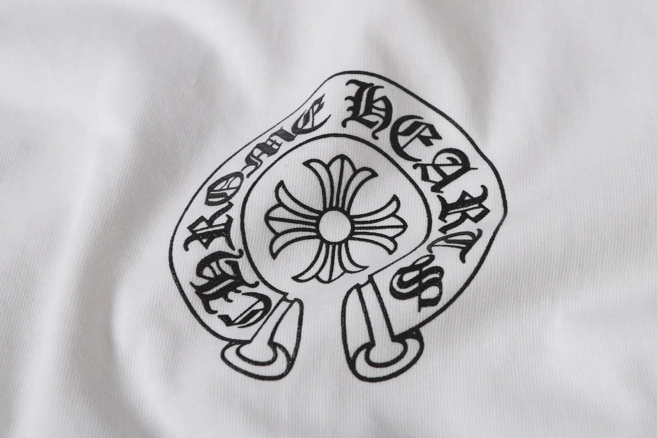 Horseshoe Logo Glow-in-the-Dark T-Shirt D10014109 — view 7