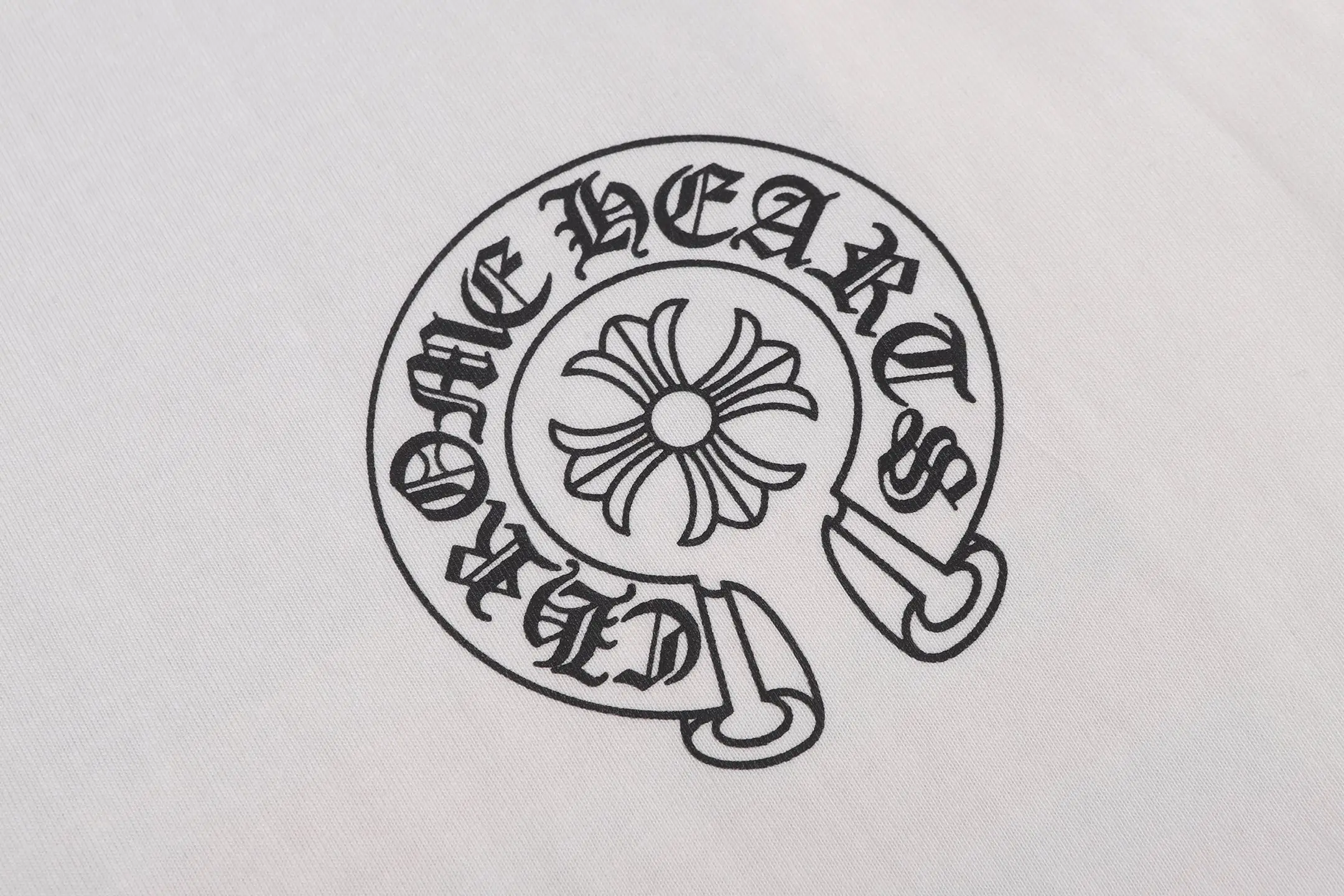 Chrome Hearts Horseshoe Flag Print T-Shirt D9514105 — view 6