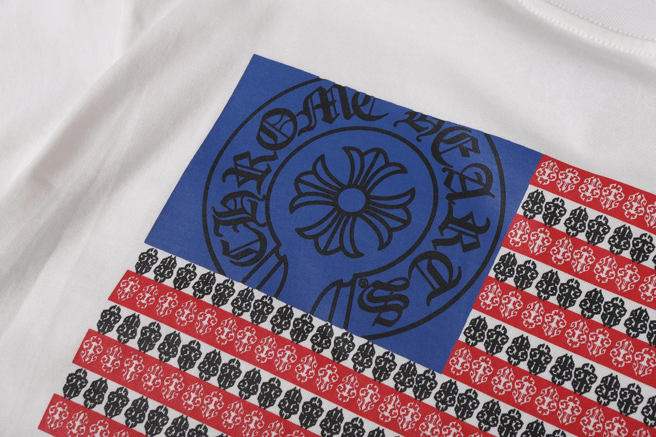 Chrome Hearts Horseshoe Flag Print T-Shirt D9514105 — view 9