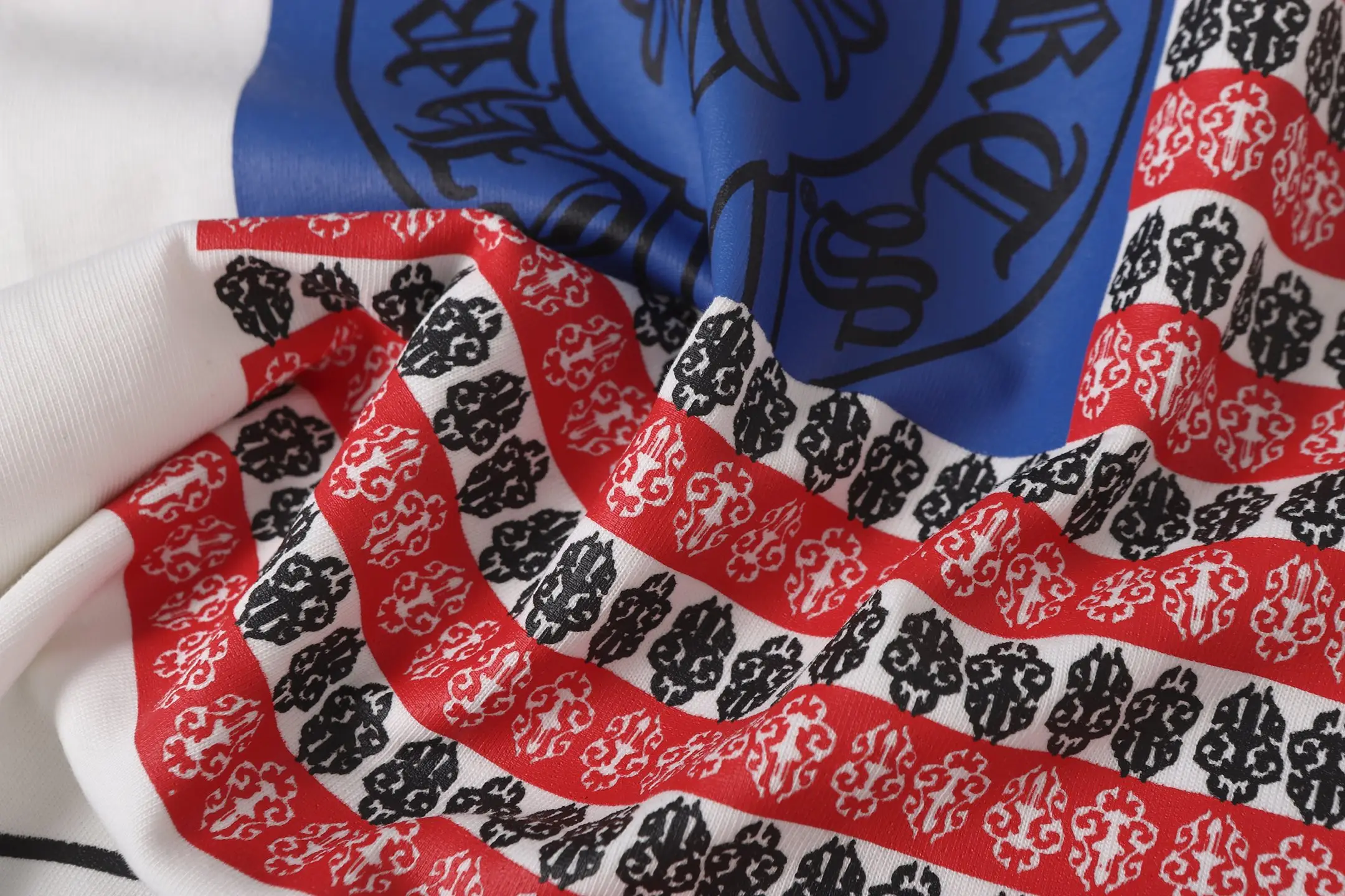 Chrome Hearts Horseshoe Flag Print T-Shirt D9514105 — view 11