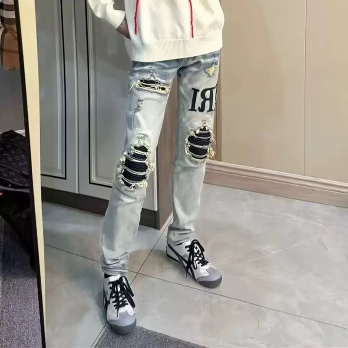 Distressed Logo-Appliqué Slim-Fit Jeans D14523121 — view 11