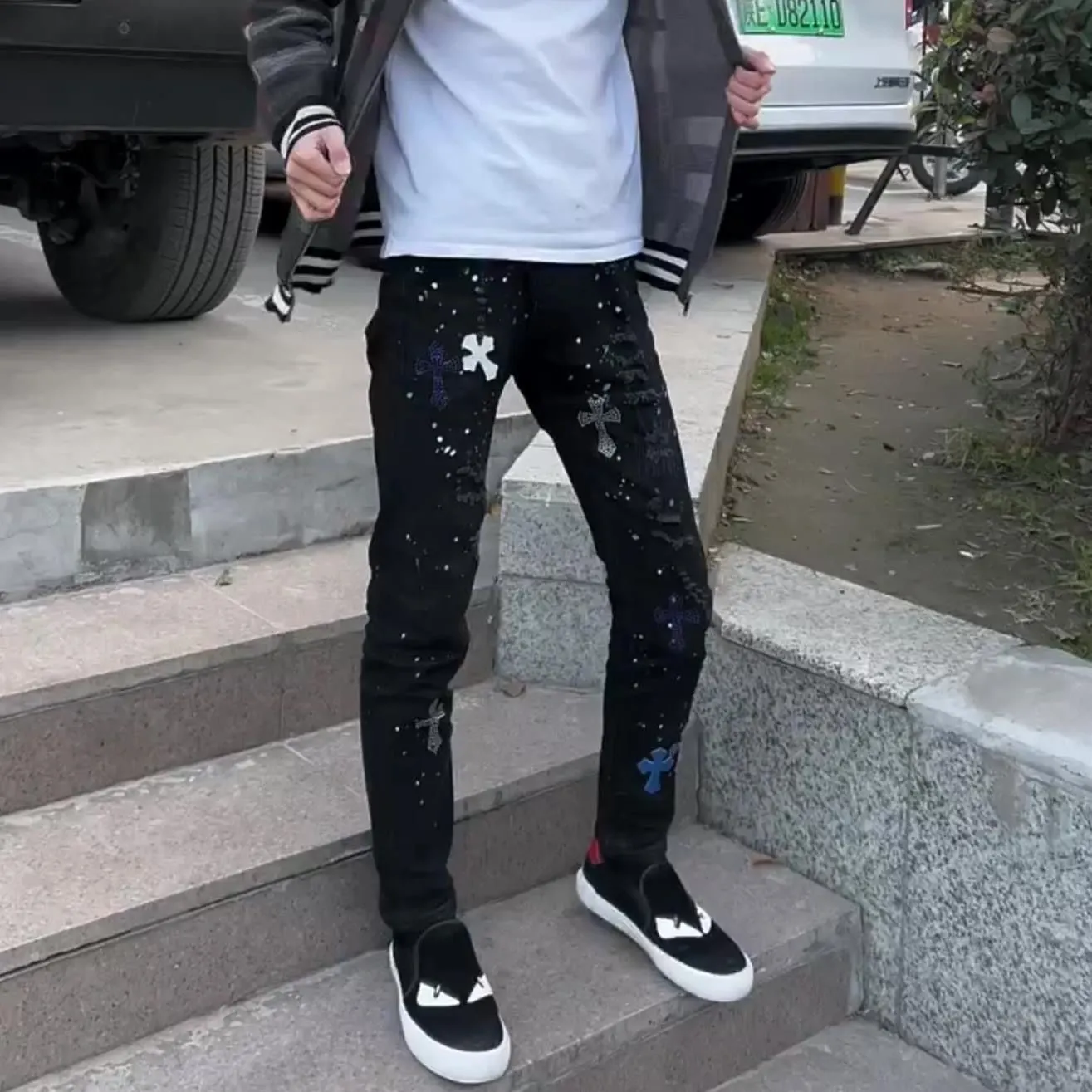 Distressed Slim-Fit Graphic Jeans D15423119 — view 16