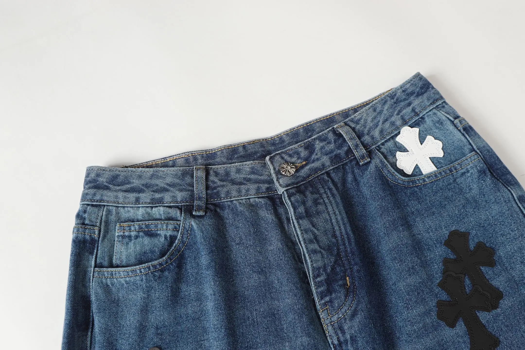 Cross-Patch Appliqué Straight-Leg Jeans D15513882 — view 8