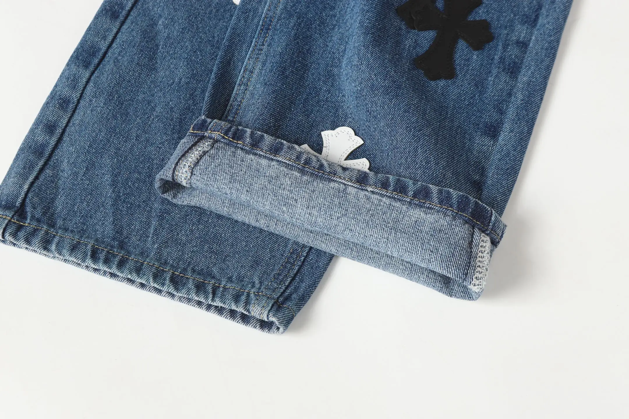 Cross-Patch Appliqué Straight-Leg Jeans D15513882 — view 11