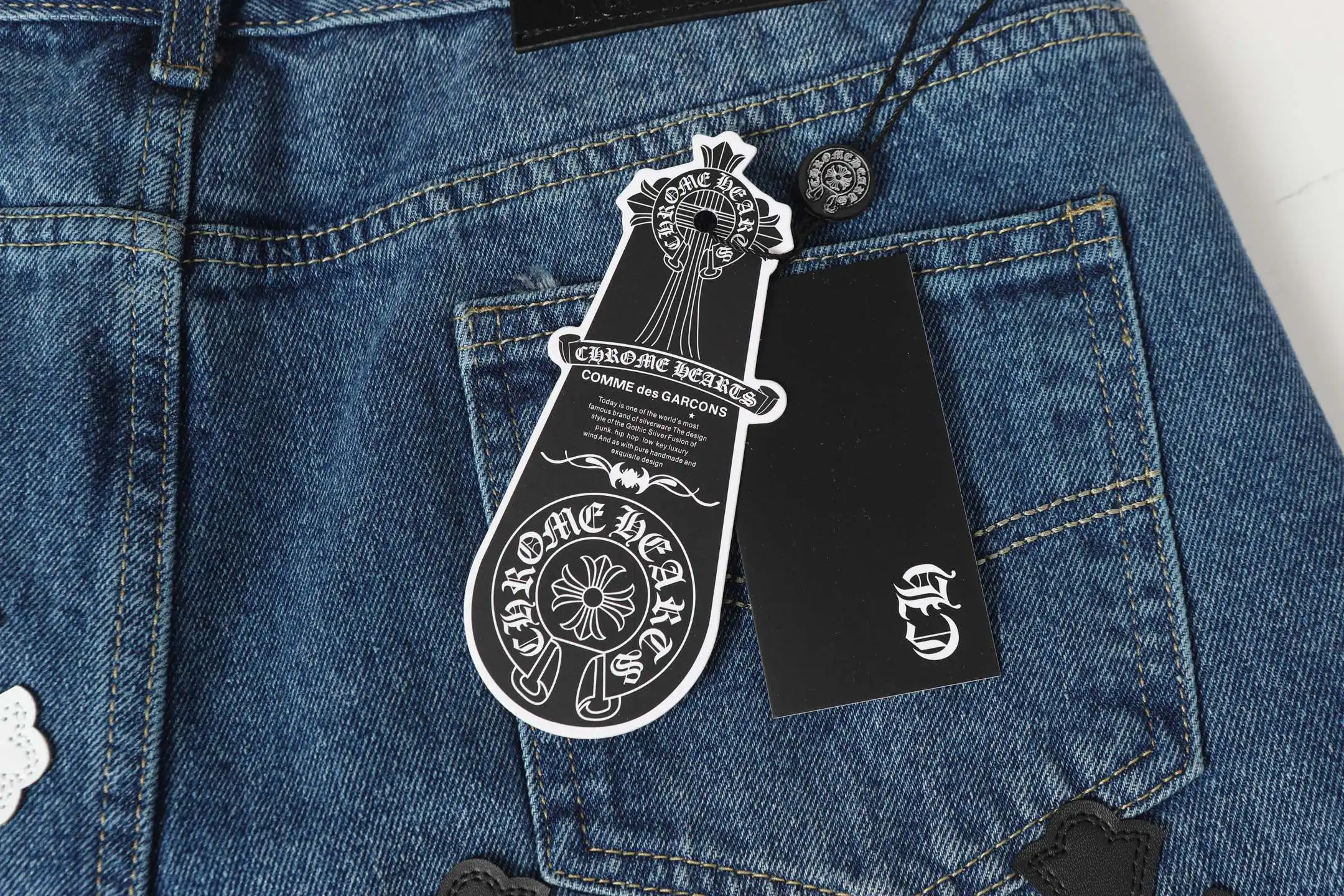 Cross-Patch Appliqué Straight-Leg Jeans D15513882 — view 12