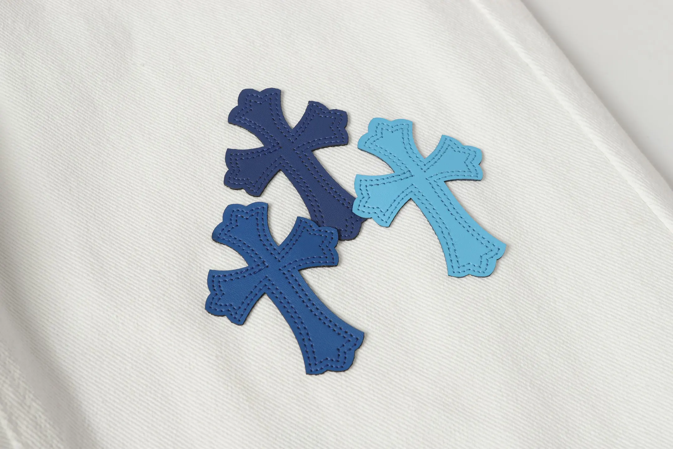 Cross Patch Embroidered Straight-Leg Jeans D15513881 — view 5