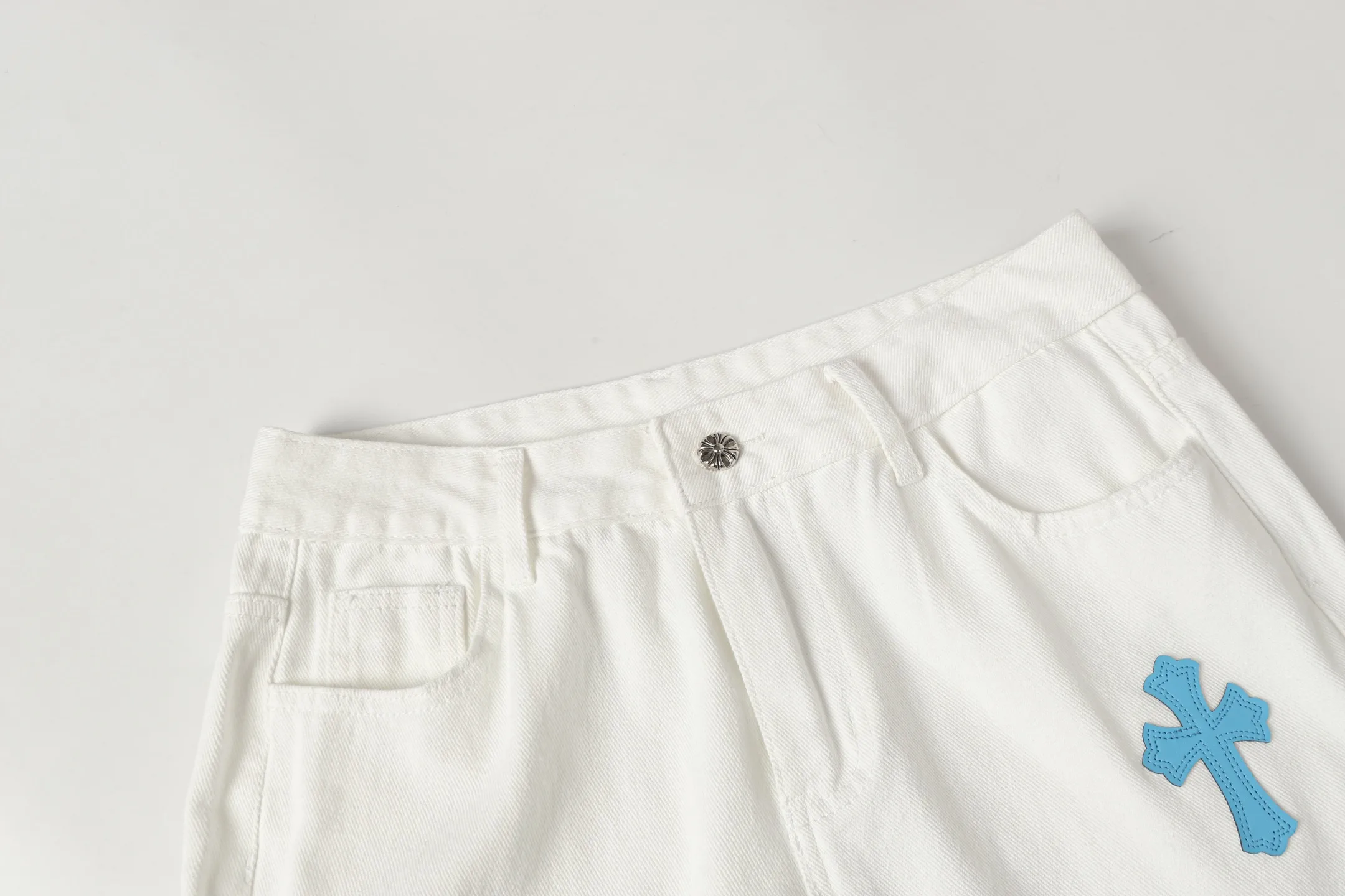 Cross Patch Embroidered Straight-Leg Jeans D15513881 — view 7