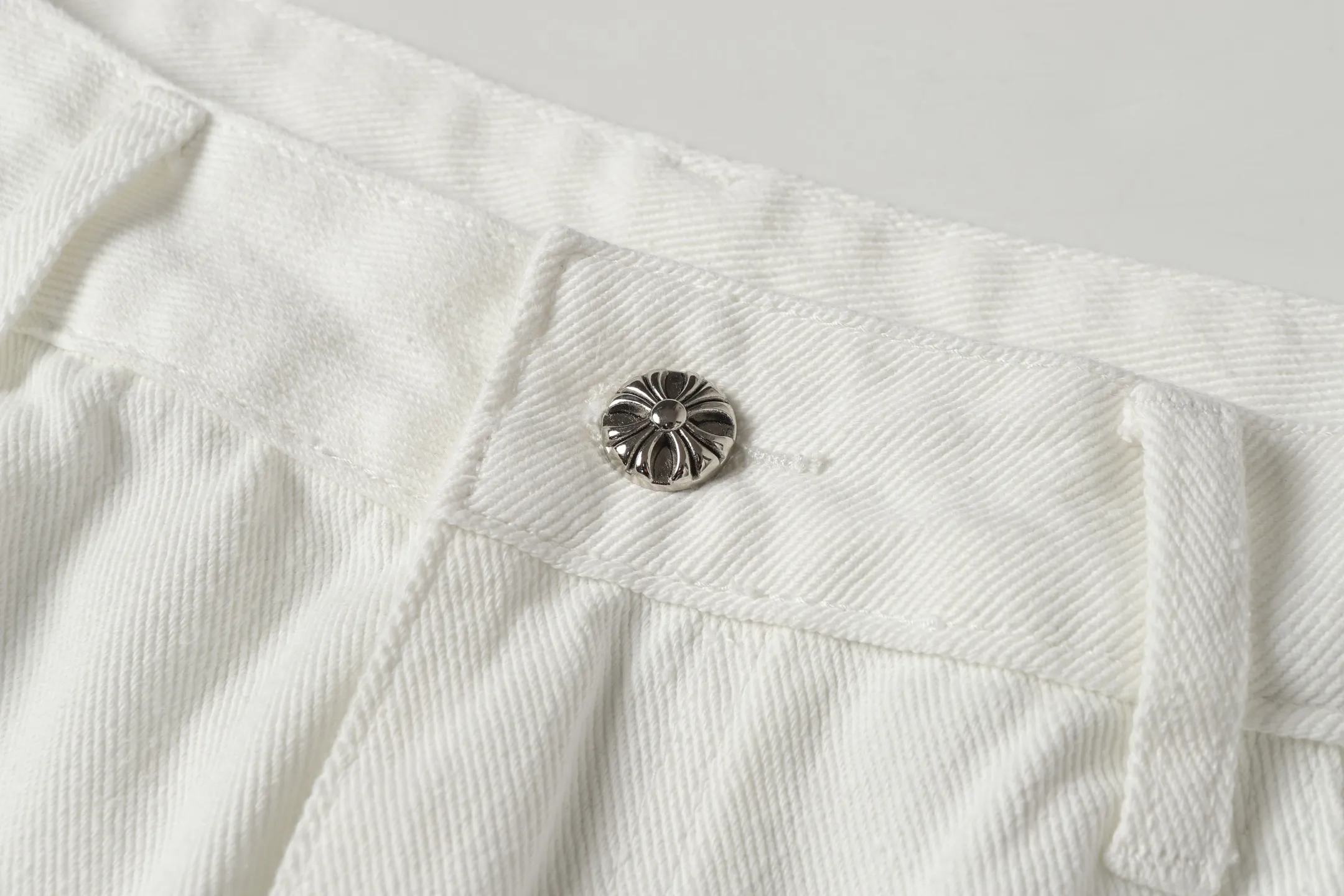 Cross Patch Embroidered Straight-Leg Jeans D15513881 — view 8