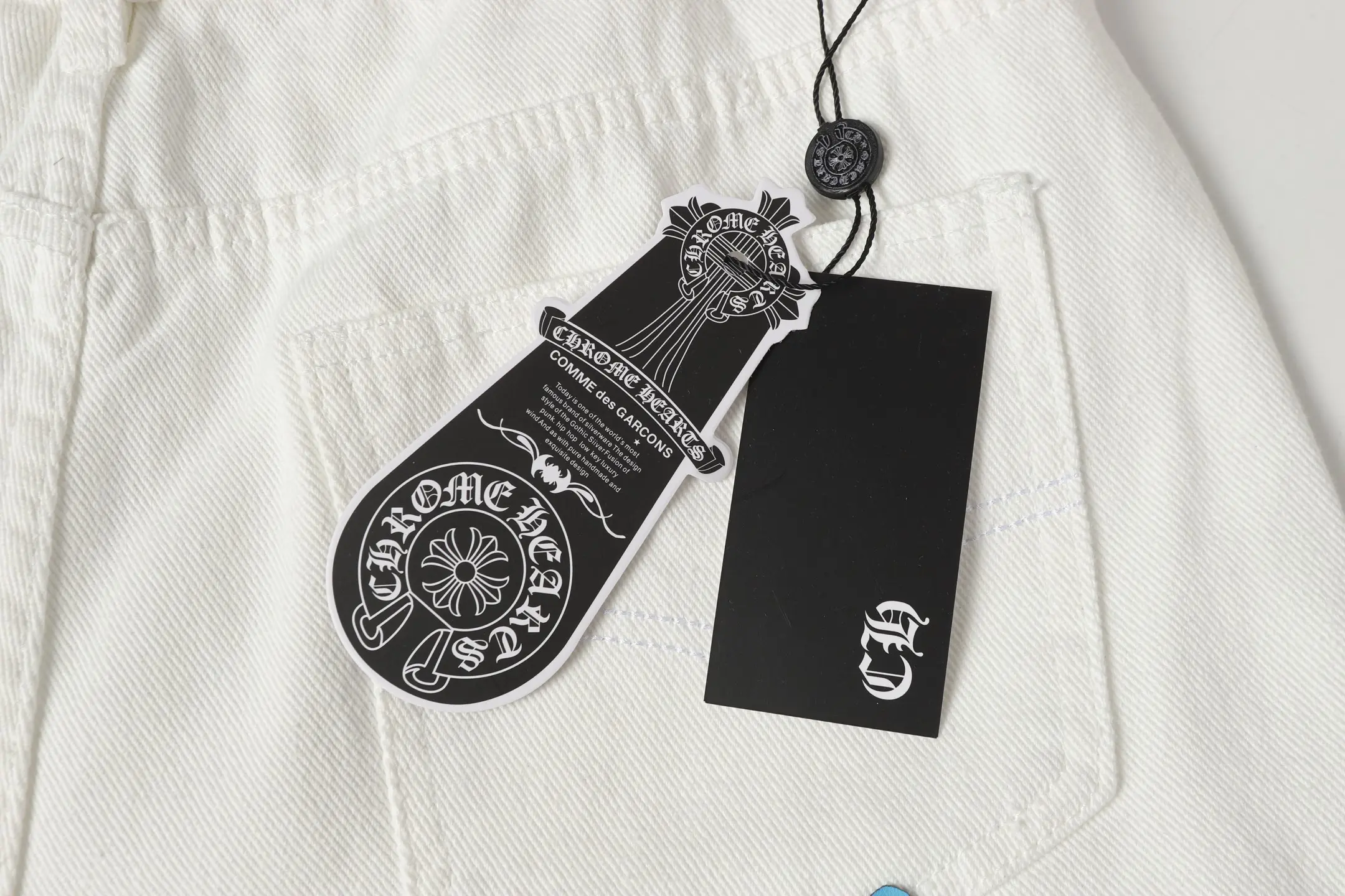 Cross Patch Embroidered Straight-Leg Jeans D15513881 — view 10