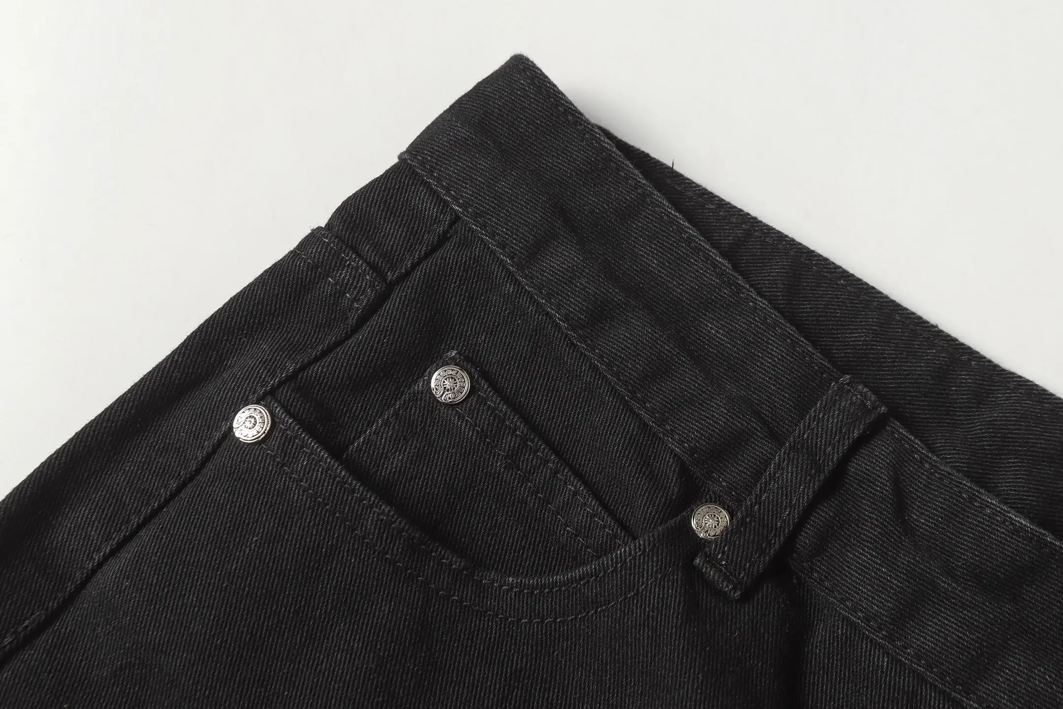 Cross Patch Embroidered Straight-Leg Jeans D14014000 — view 5