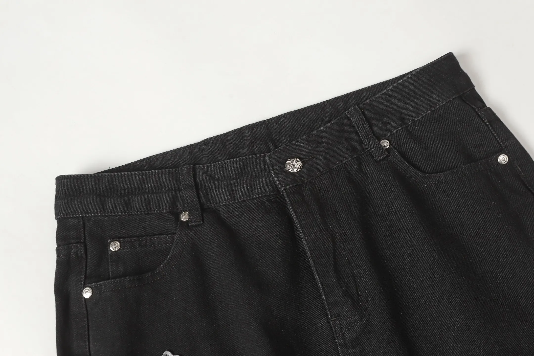 Cross Patch Embroidered Straight-Leg Jeans D14014000 — view 7