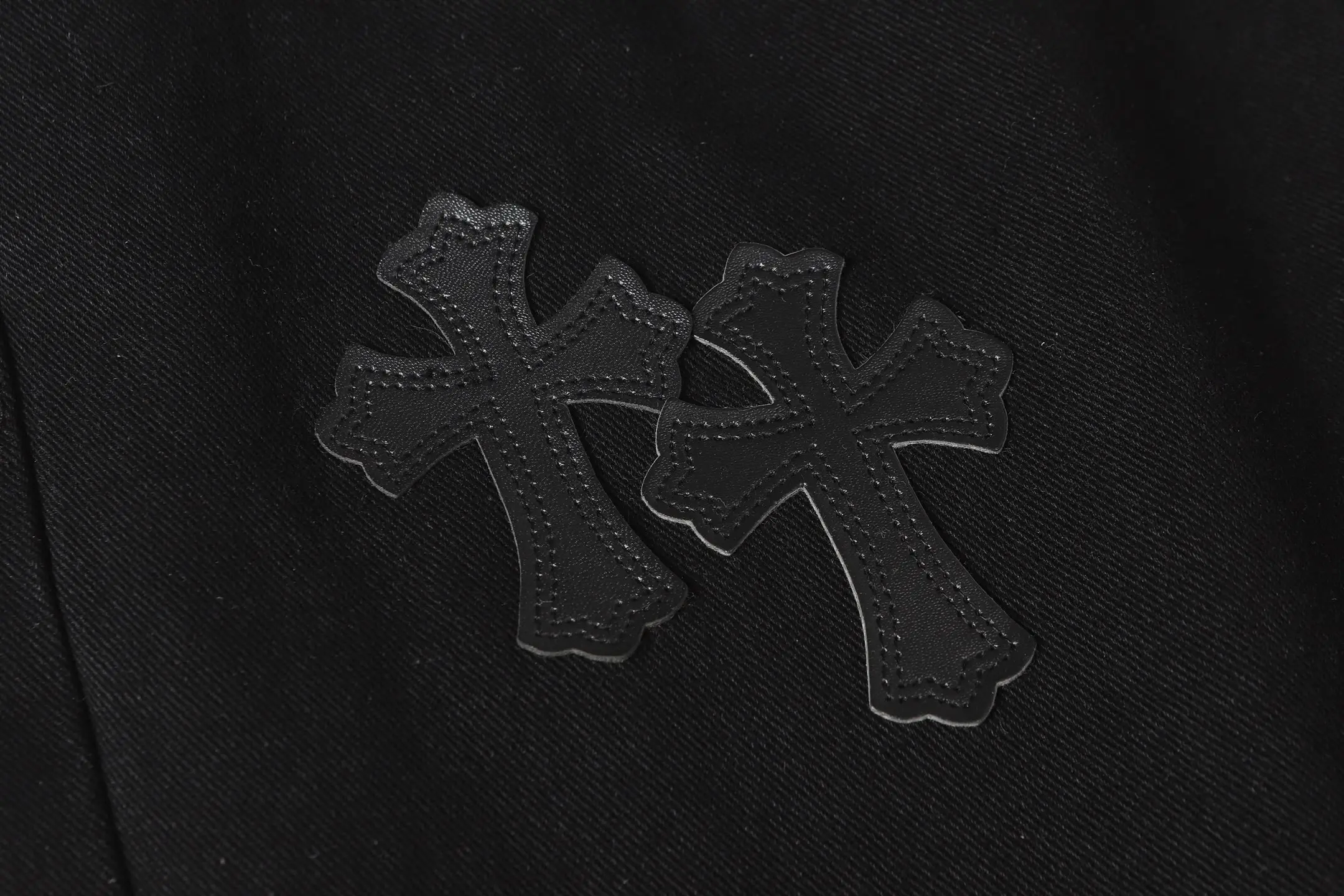 Cross Patch Embroidered Straight-Leg Jeans D14014000 — view 9