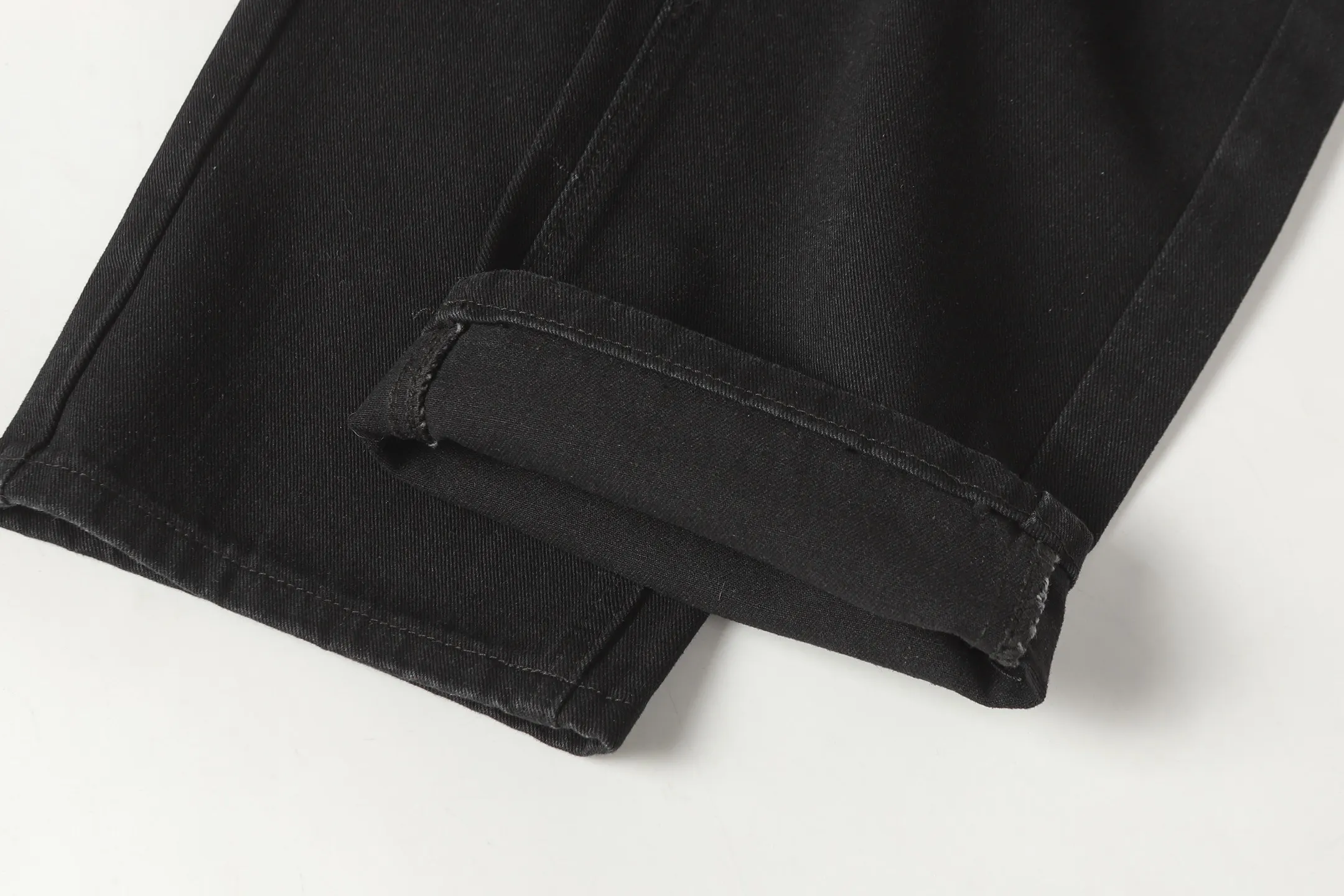 Cross Patch Embroidered Straight-Leg Jeans D14014000 — view 11