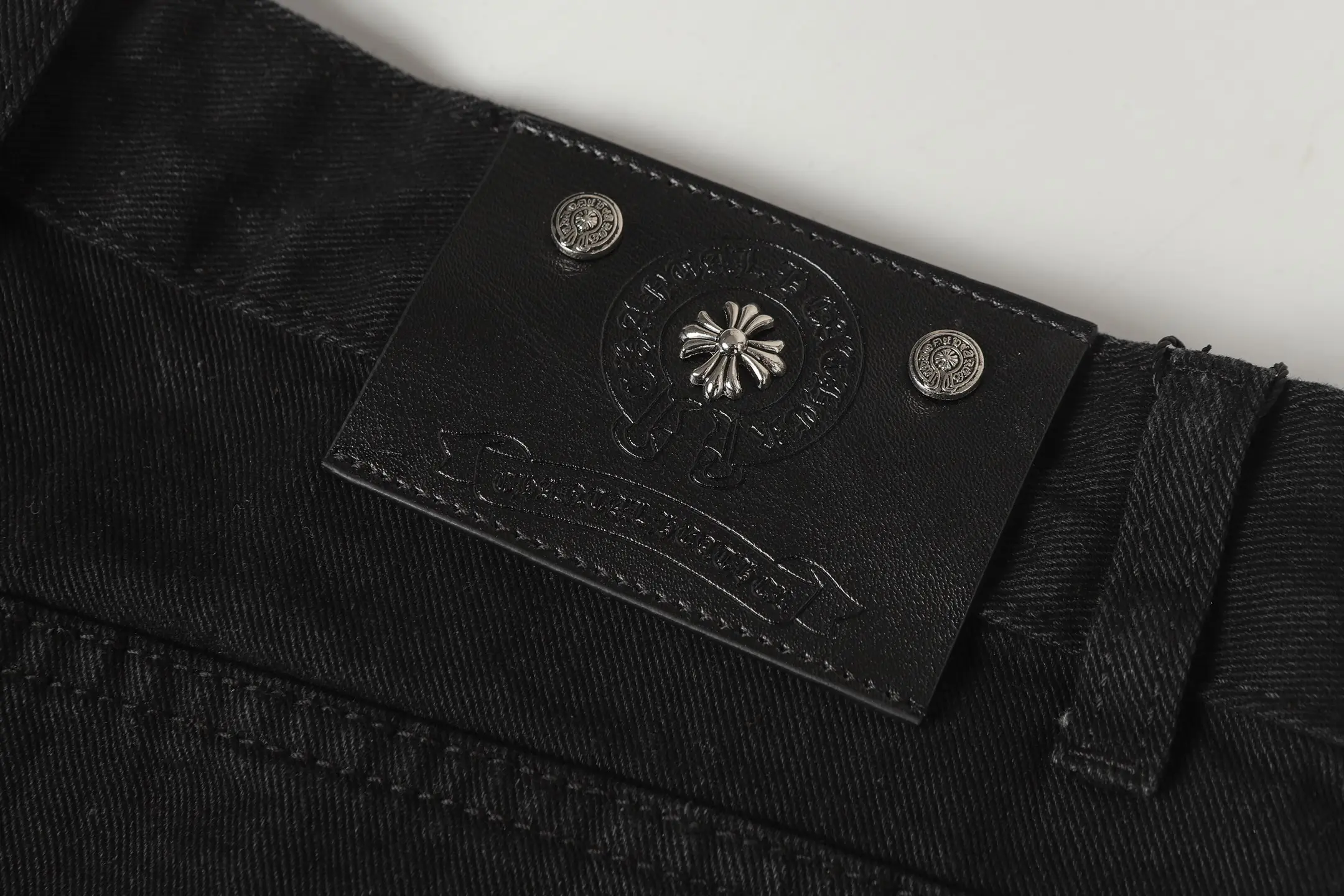 Cross Patch Embroidered Straight-Leg Jeans D14014000 — view 13