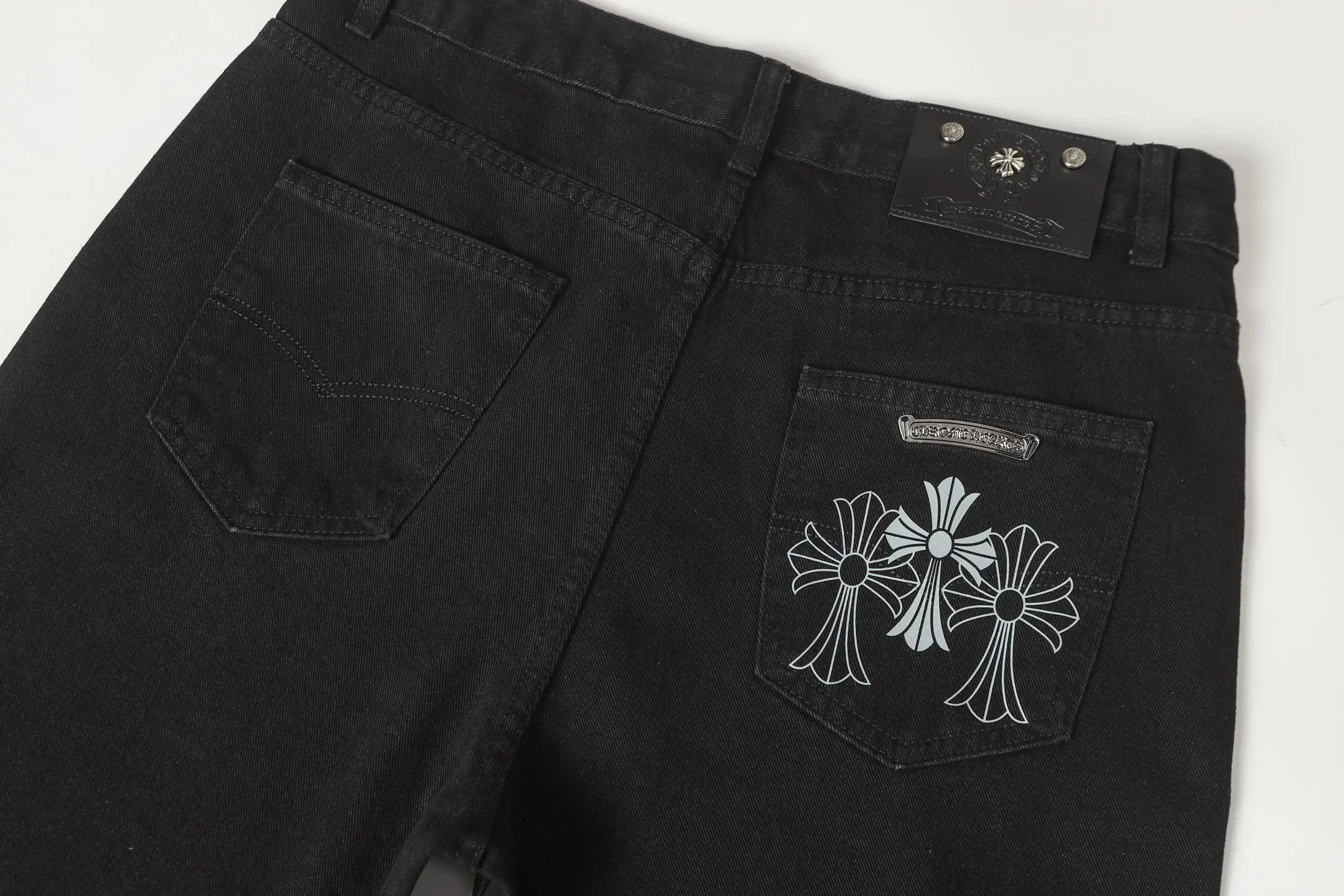 Cross Patch Embroidered Straight-Leg Jeans D14014000 — view 14