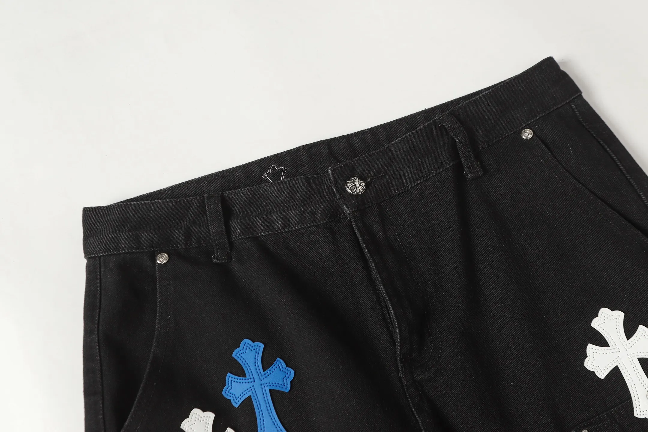 Cross Patch Embroidered Straight-Leg Jeans D16013999 — view 6