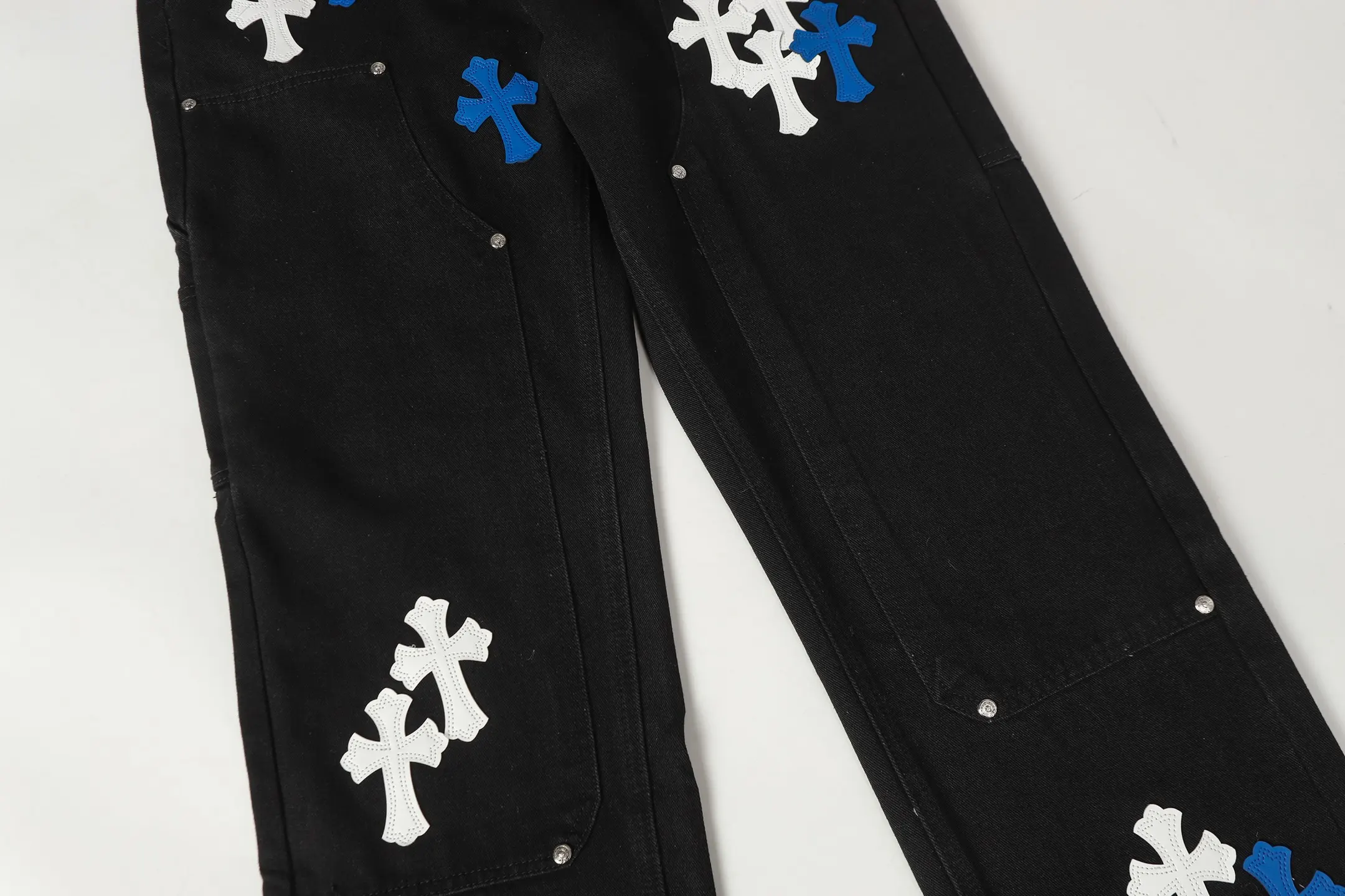 Cross Patch Embroidered Straight-Leg Jeans D16013999 — view 10