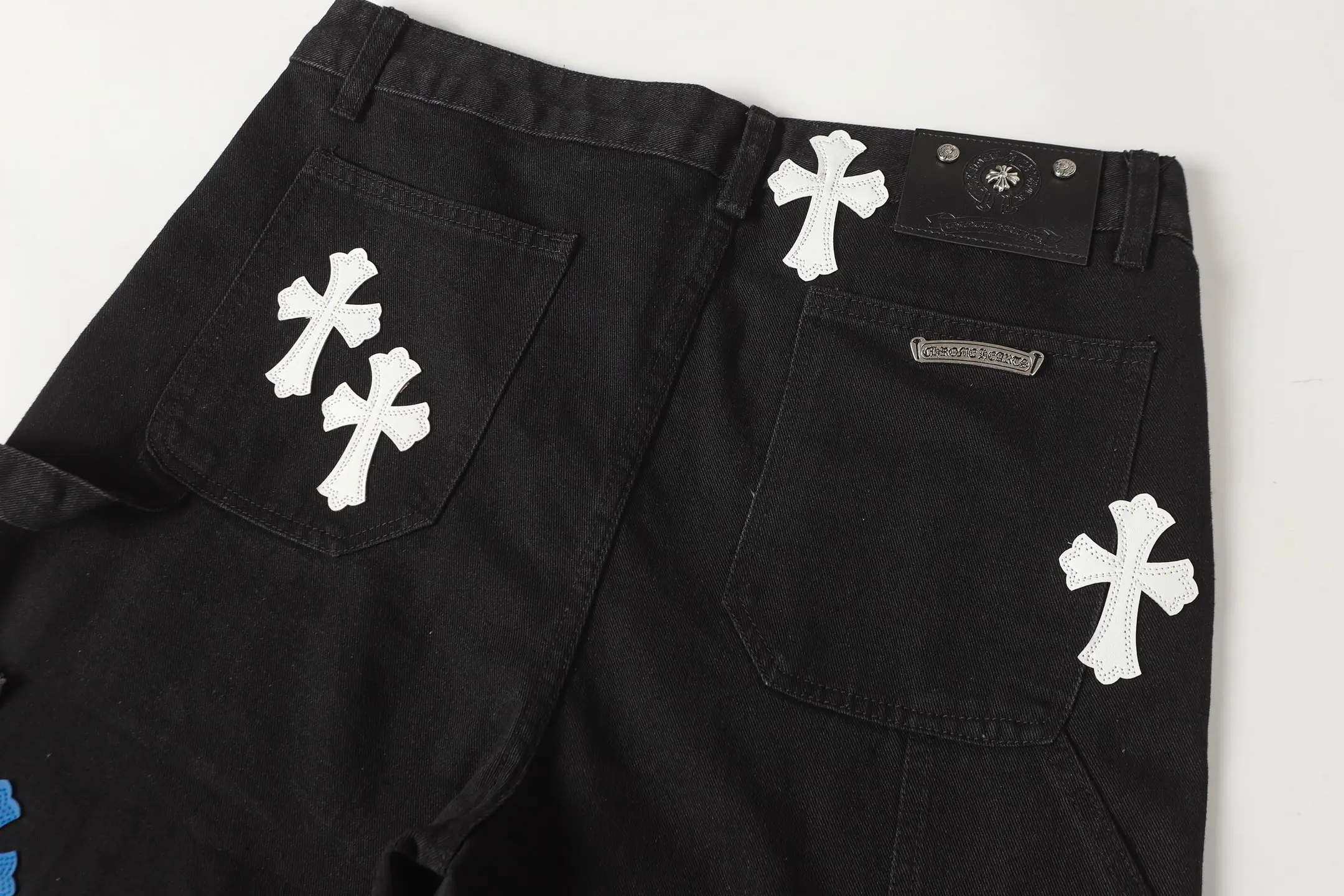 Cross Patch Embroidered Straight-Leg Jeans D16013999 — view 13
