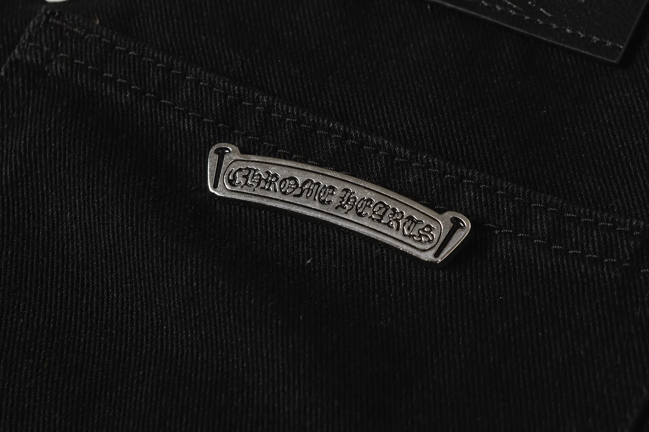 Cross Patch Embroidered Straight-Leg Jeans D16013999 — view 15