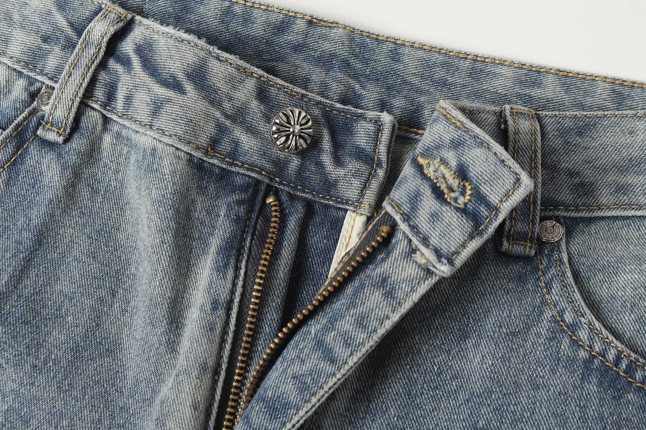 Cross Patch Embroidered Straight-Leg Jeans D15014090 — view 4
