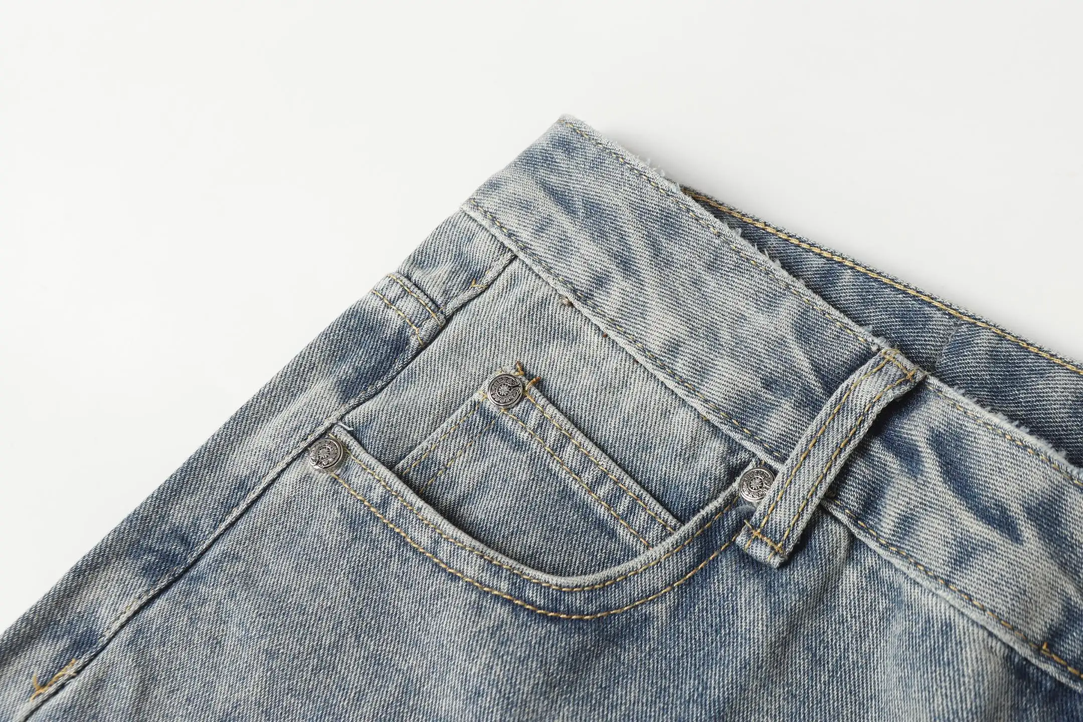Cross Patch Embroidered Straight-Leg Jeans D15014090 — view 6