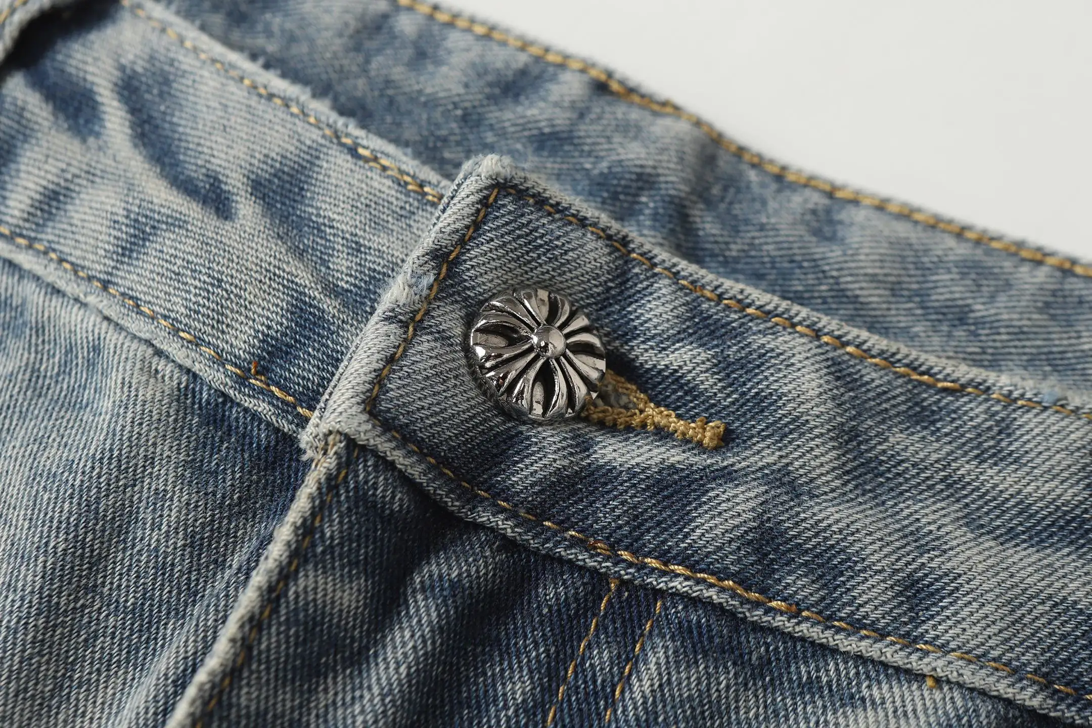 Cross Patch Embroidered Straight-Leg Jeans D15014090 — view 7