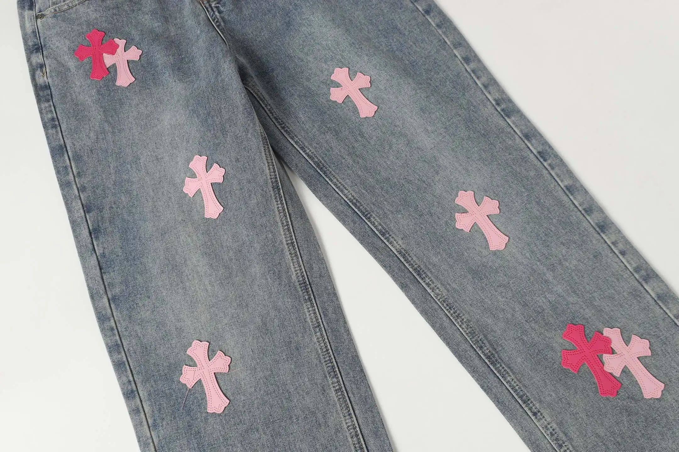 Cross Patch Embroidered Straight-Leg Jeans D15014090 — view 8