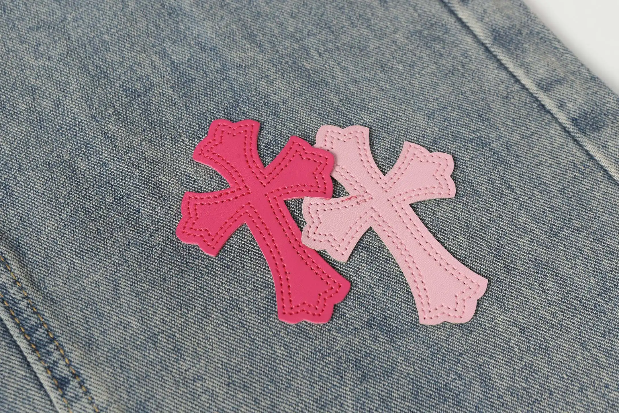 Cross Patch Embroidered Straight-Leg Jeans D15014090 — view 10