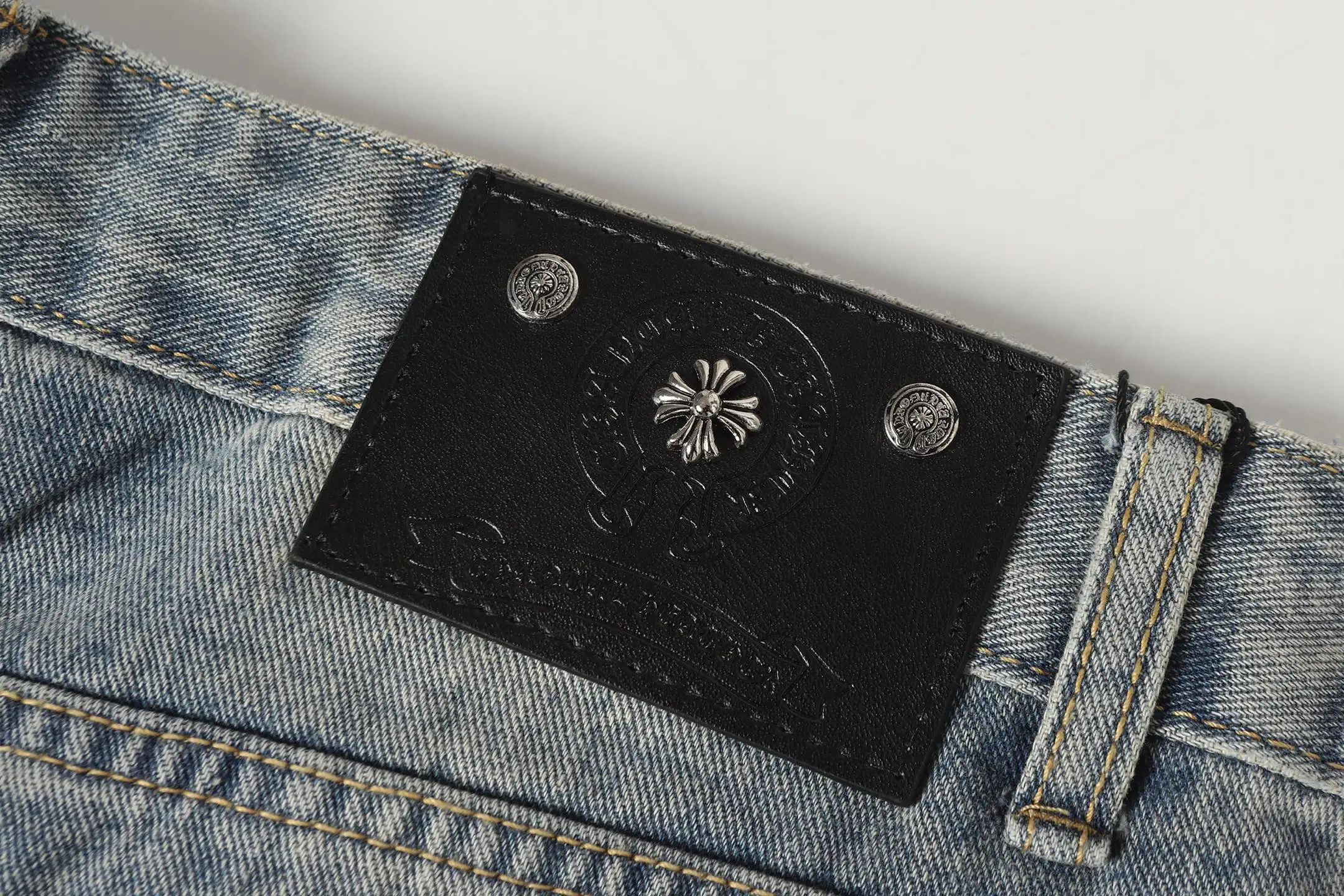 Cross Patch Embroidered Straight-Leg Jeans D15014090 — view 14