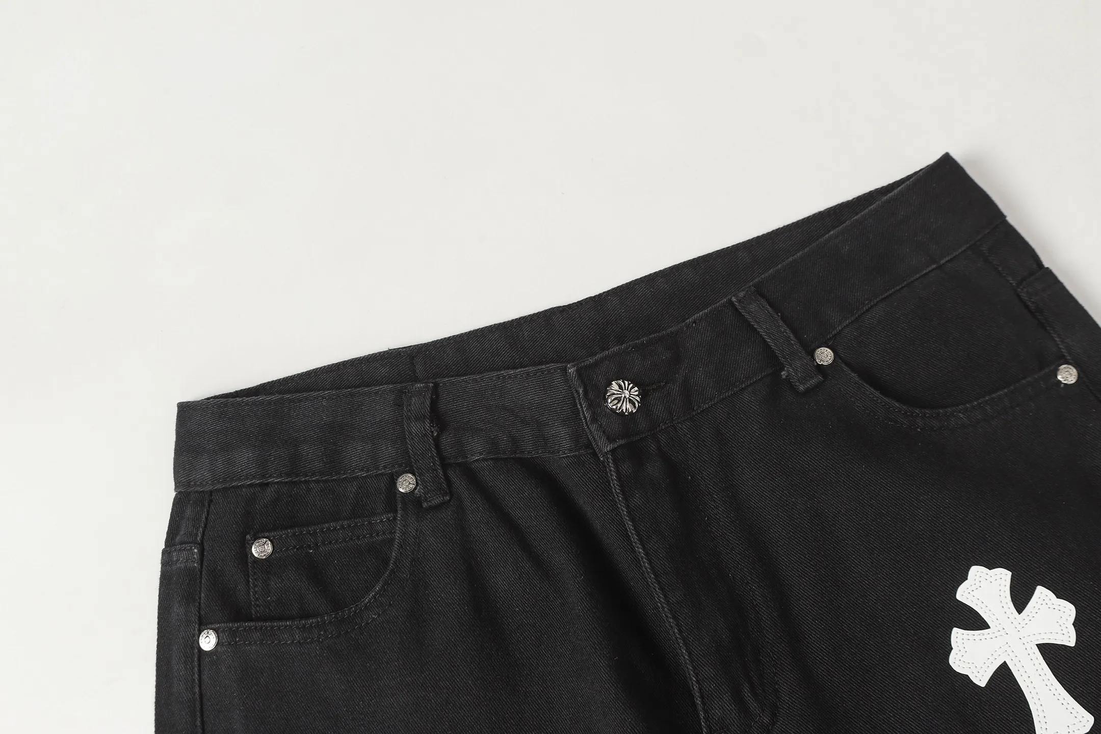 Cross Patch Straight-Leg Jeans D15014086 — view 4
