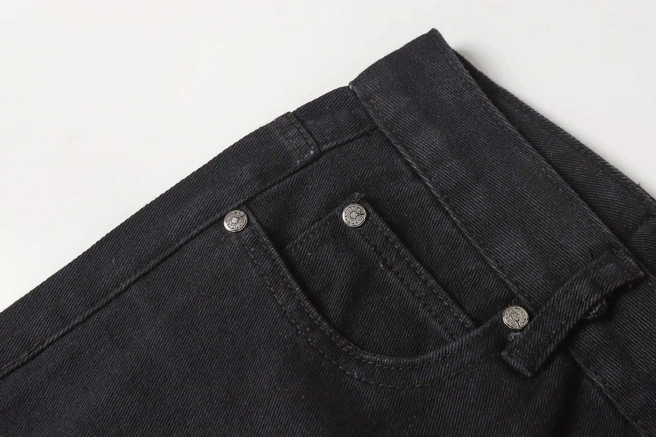 Cross Patch Straight-Leg Jeans D15014086 — view 6