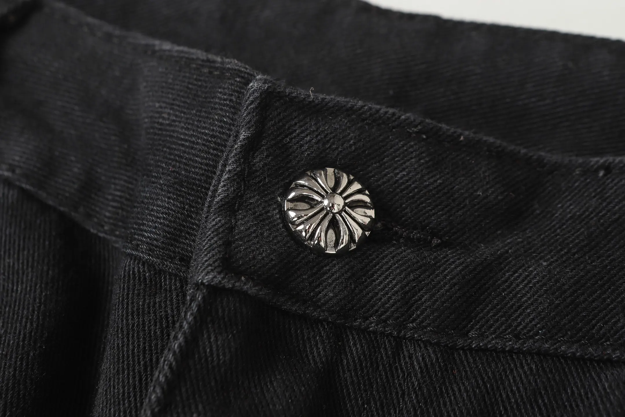 Cross Patch Straight-Leg Jeans D15014086 — view 8
