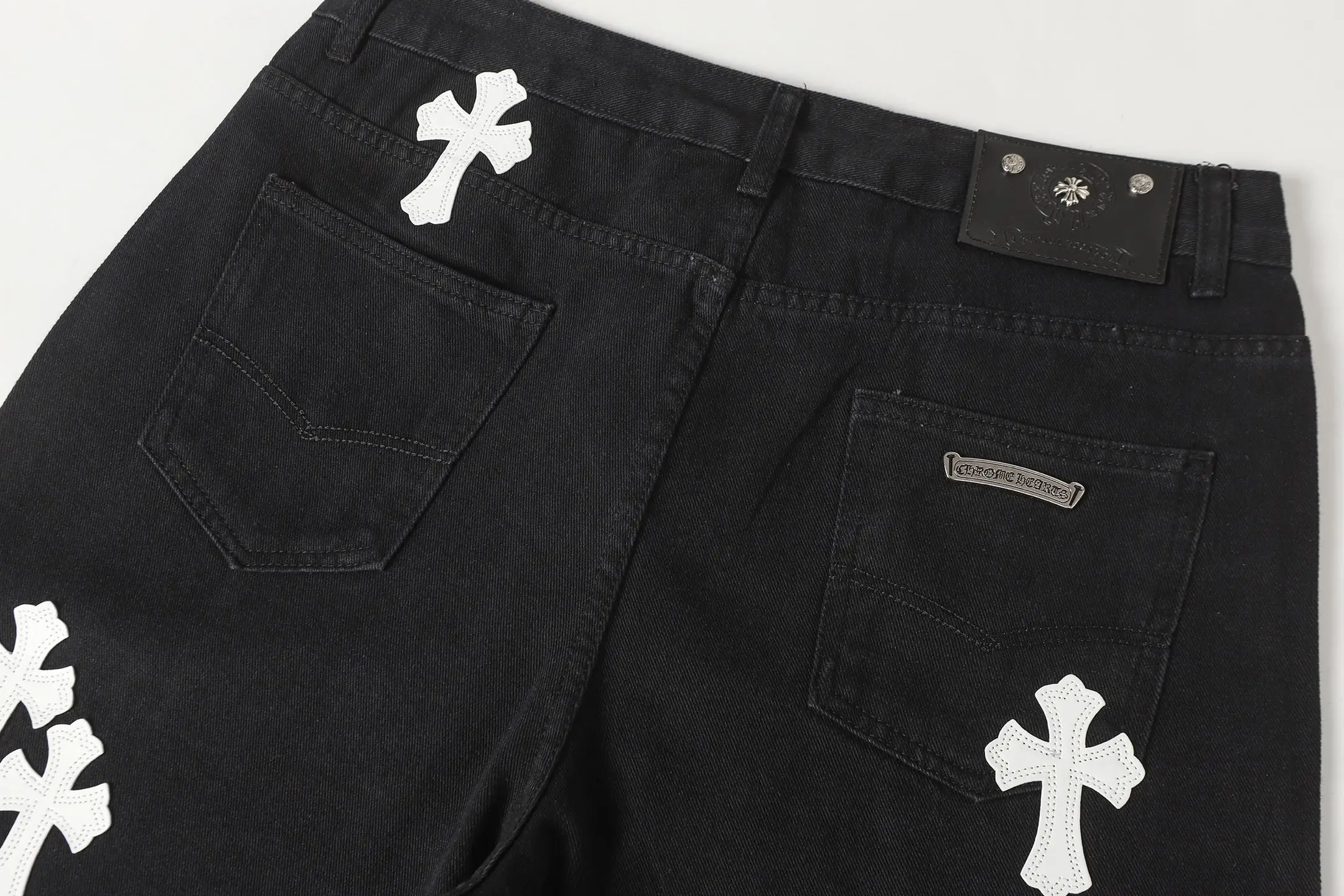 Cross Patch Straight-Leg Jeans D15014086 — view 10