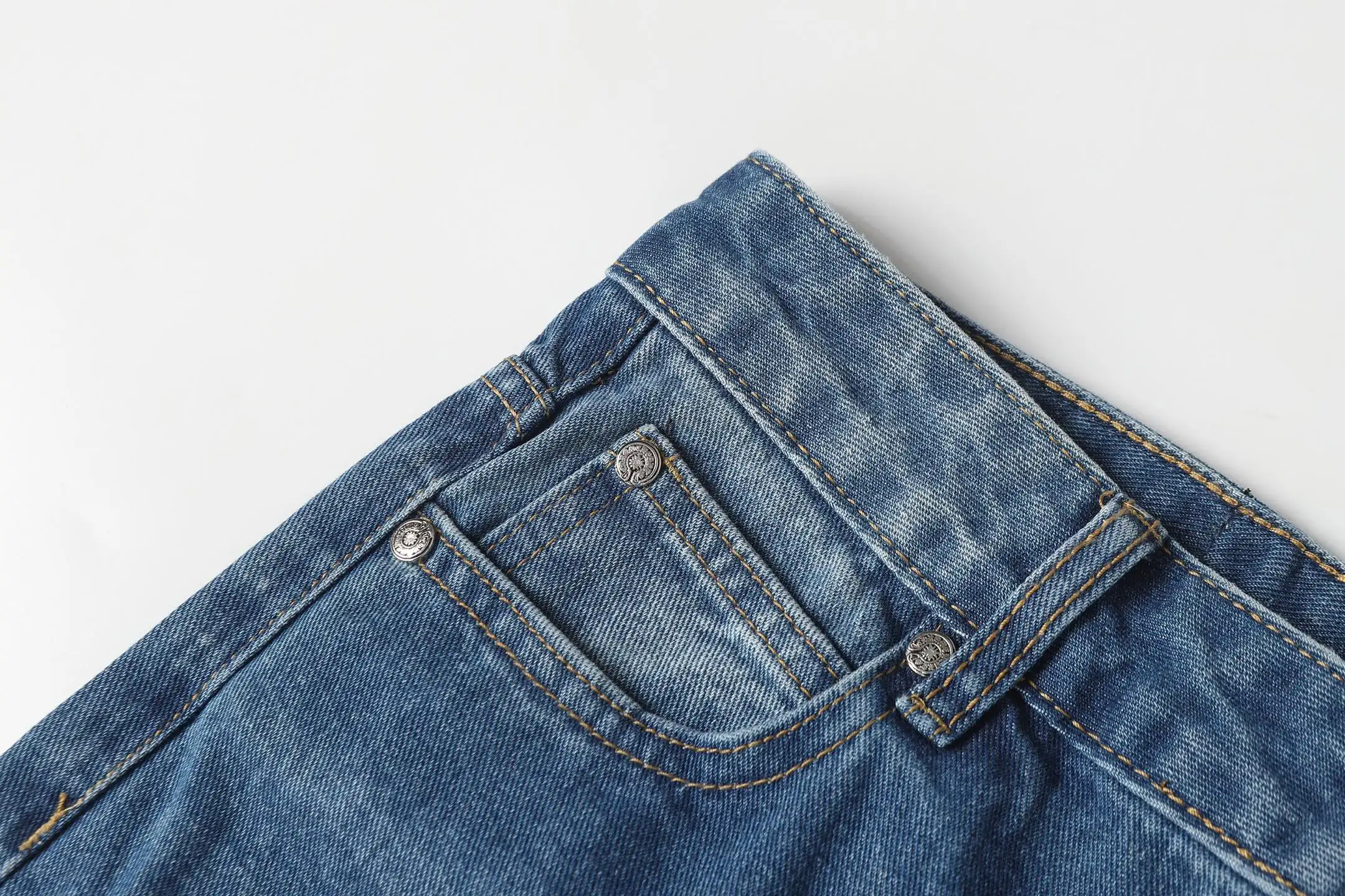 Cross Patch Appliqué Straight-Leg Jeans D15514087 — view 6