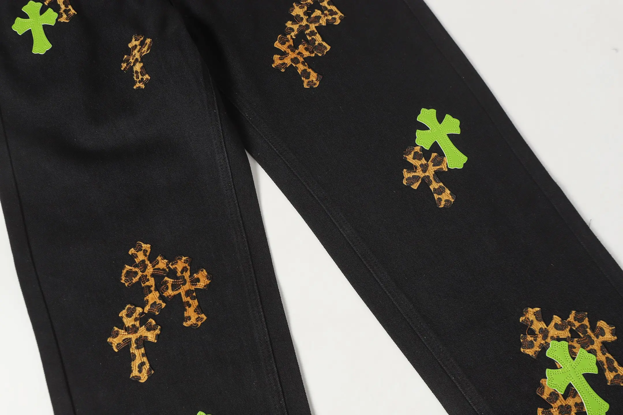 Leopard Patch Cross Straight-Leg Jeans D15514088 — view 7