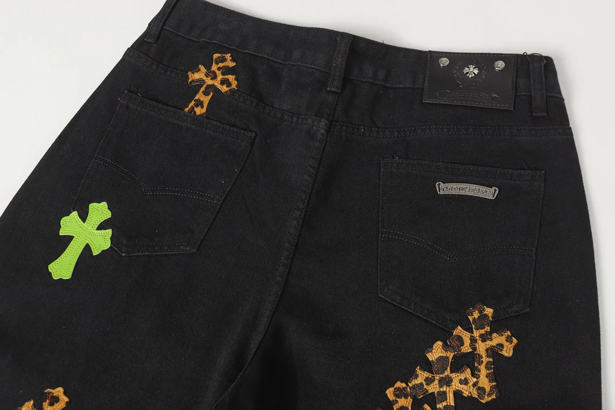 Leopard Patch Cross Straight-Leg Jeans D15514088 — view 8
