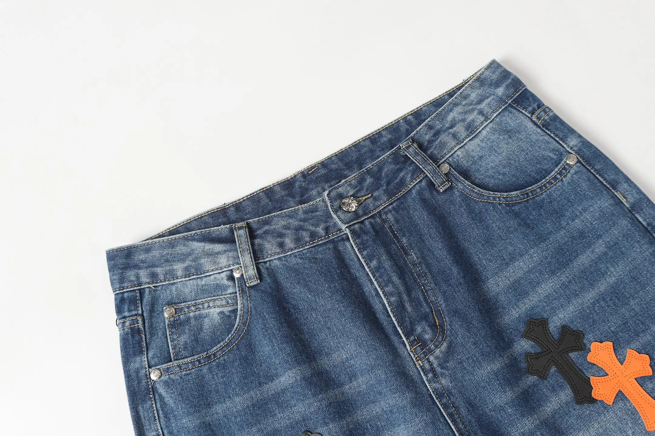 Cross Patch Appliqué Straight-Leg Jeans D15514089 — view 6