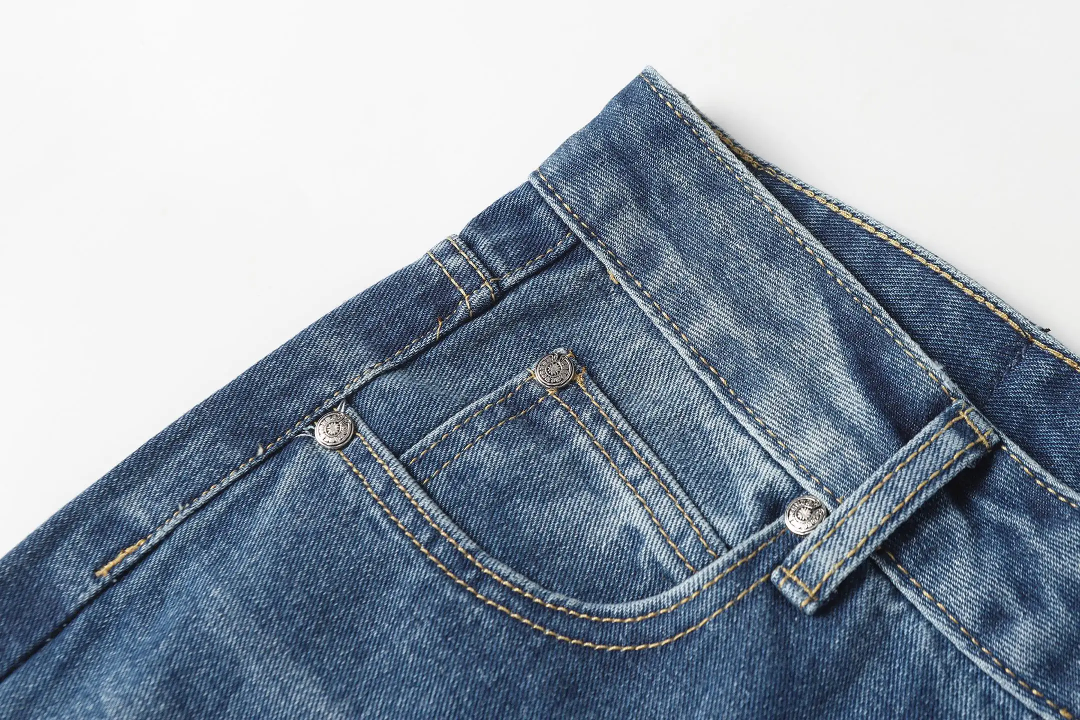 Cross Patch Appliqué Straight-Leg Jeans D15514089 — view 7