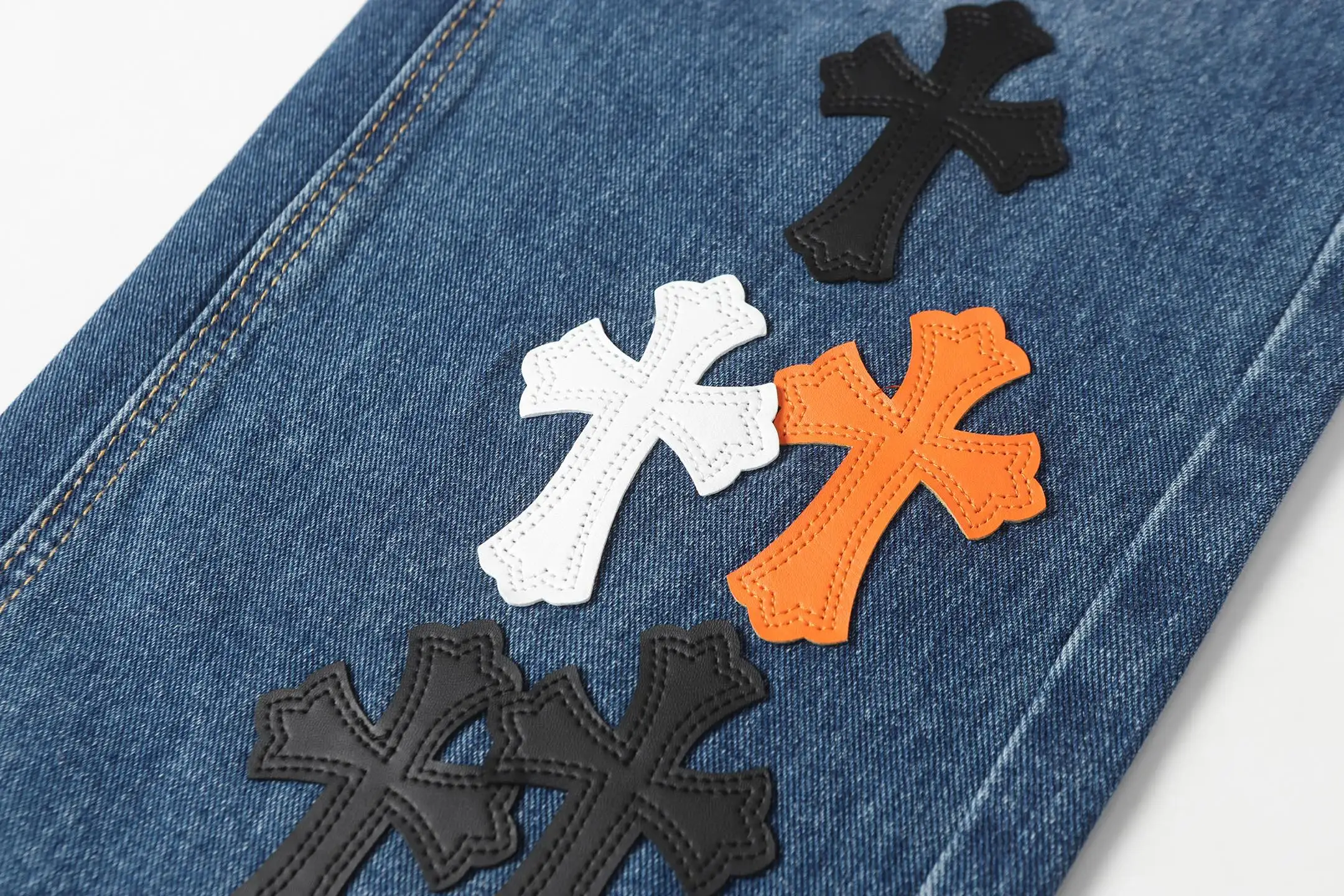 Cross Patch Appliqué Straight-Leg Jeans D15514089 — view 9
