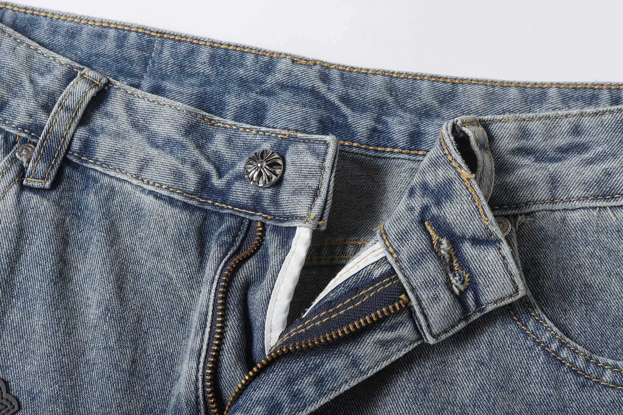 Cross Patch Appliqué Straight-Leg Jeans D15514015 — view 4