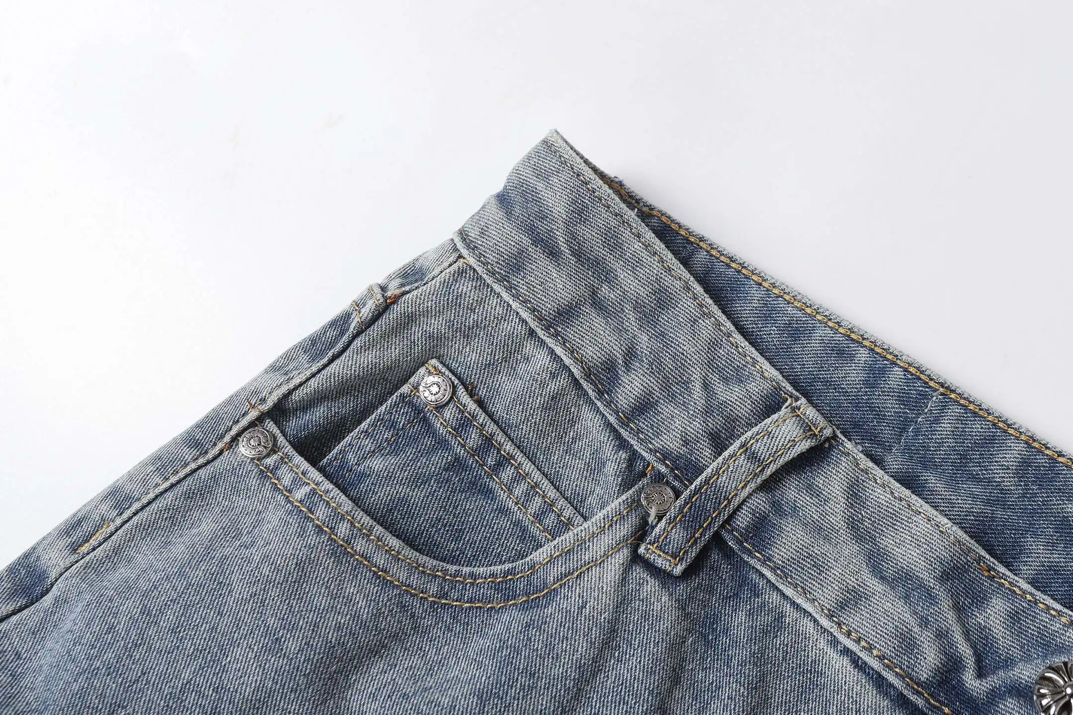 Cross Patch Appliqué Straight-Leg Jeans D15514015 — view 5